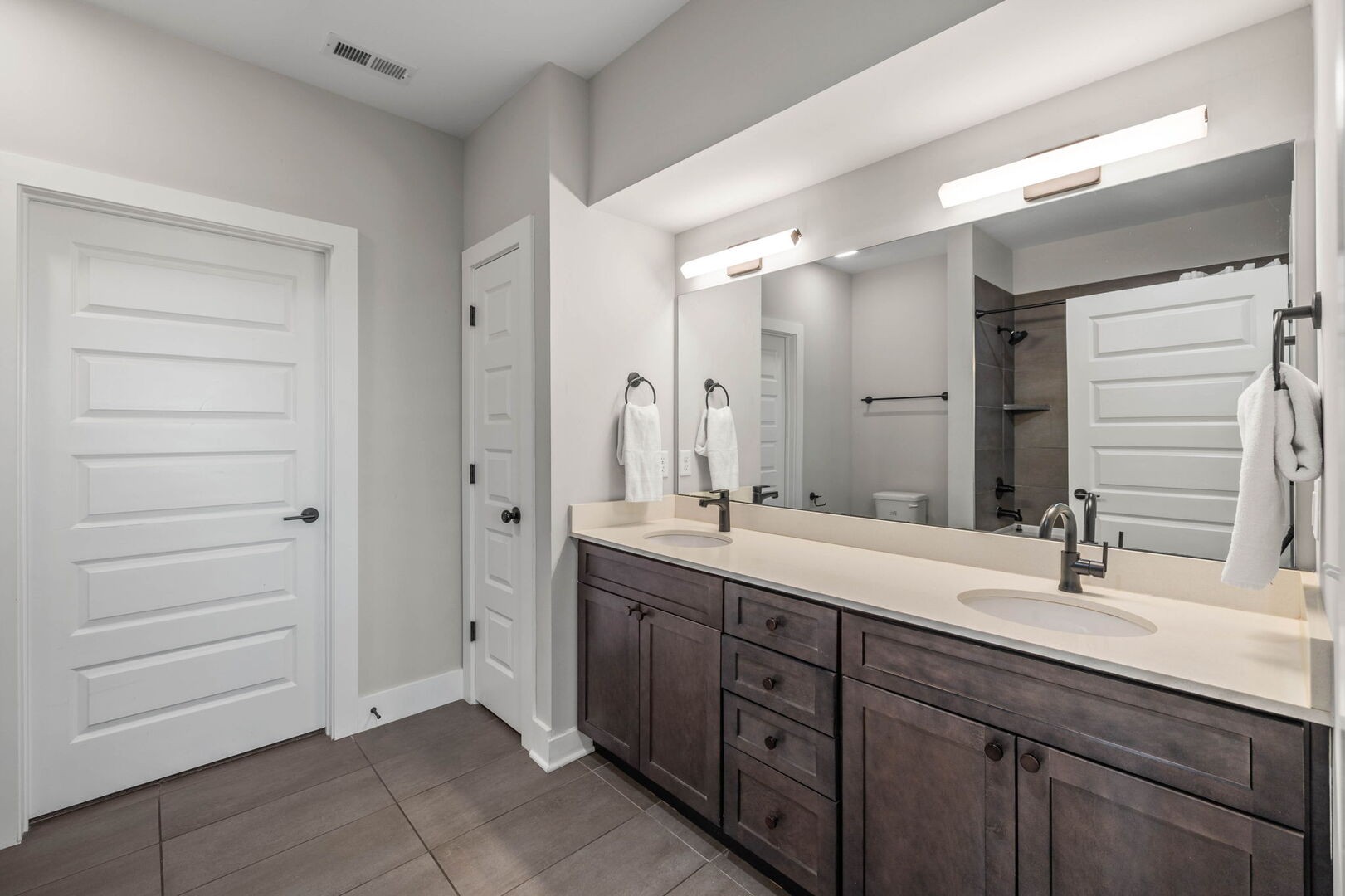 1077 E Trinity Ln Unit: 310