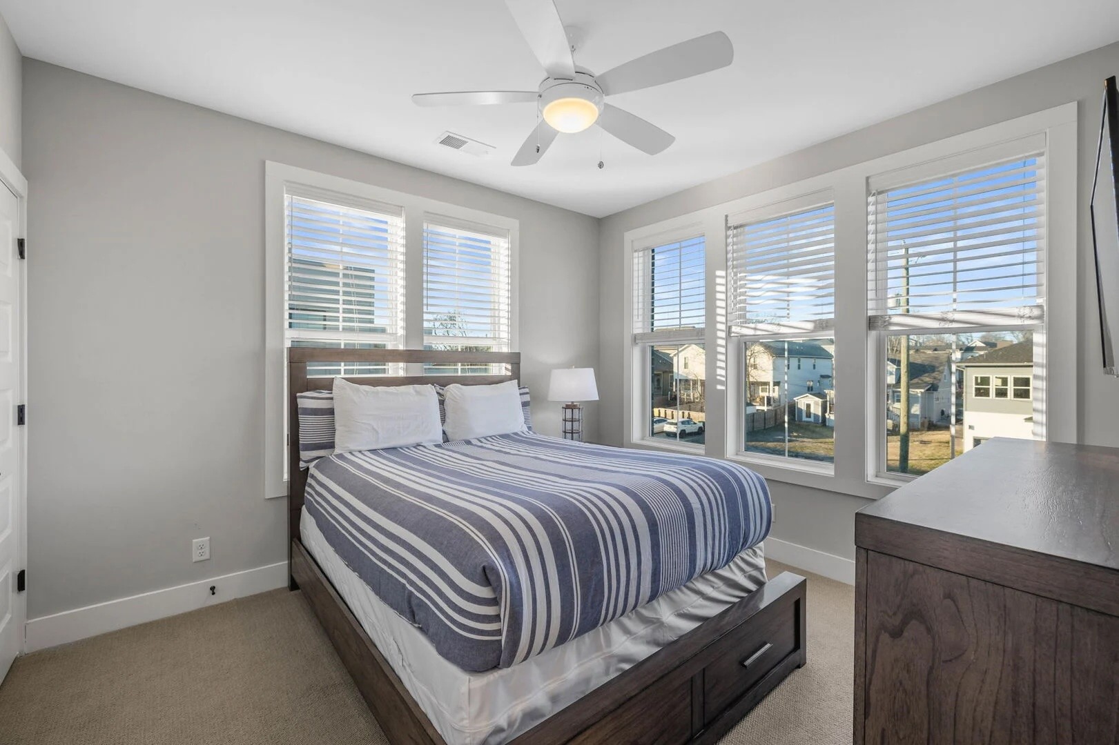 1077 E Trinity Ln Unit: 310