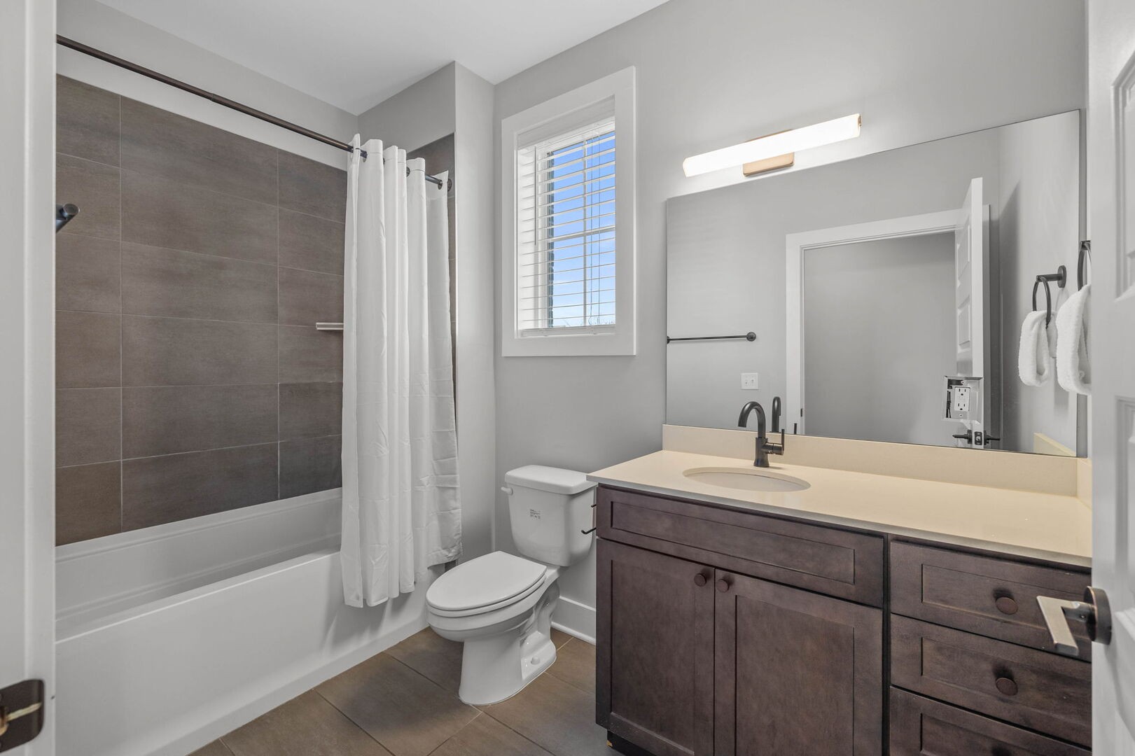 1077 E Trinity Ln Unit: 310