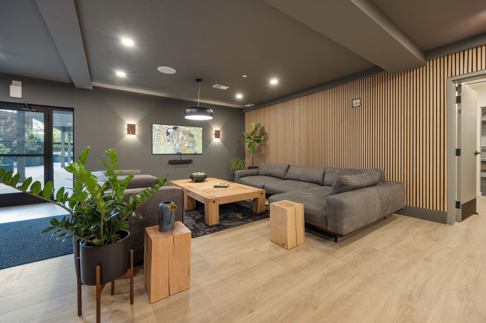 635 7th Ave, S Unit: 501