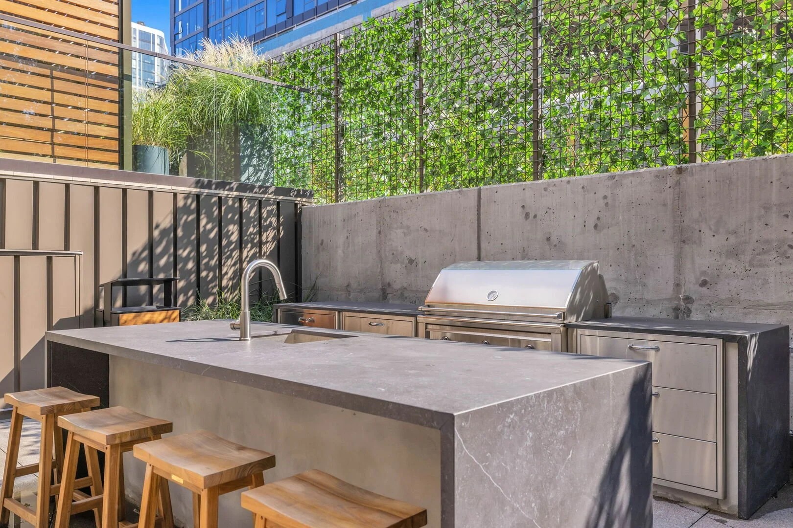 635 7th Ave, S Unit: 501