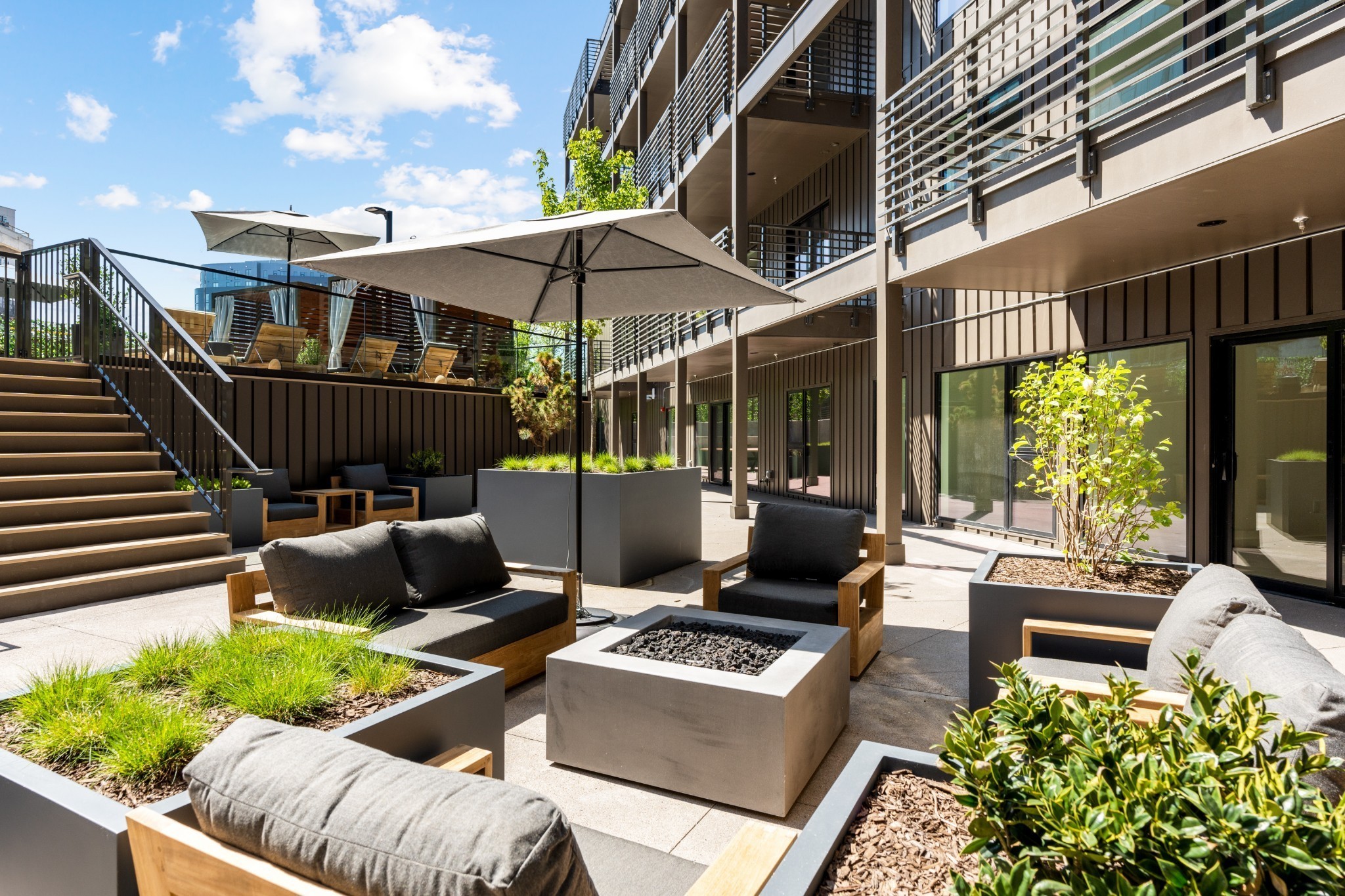 635 7th Ave, S Unit: 512