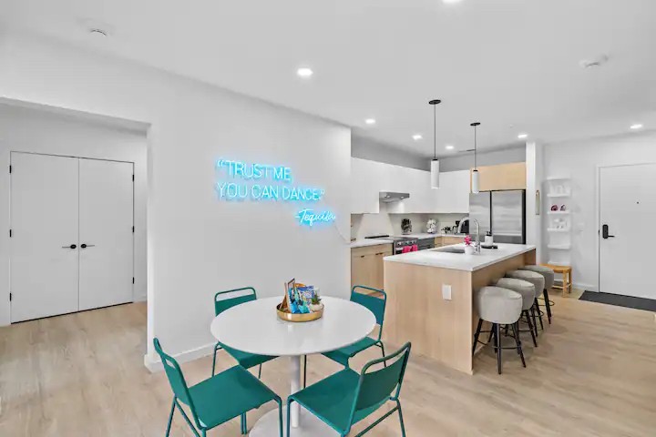 635 7th Ave, S Unit: 512