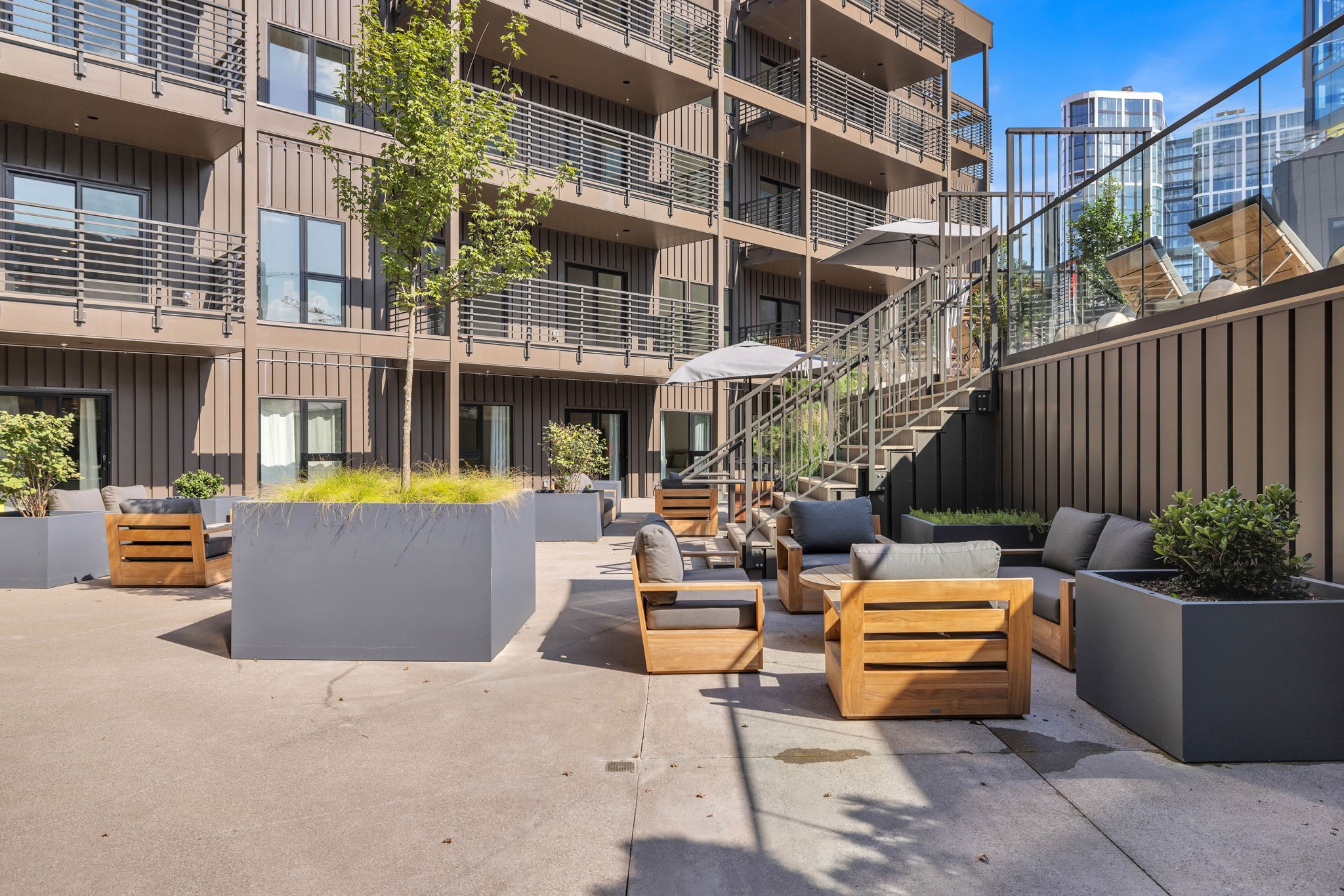 635 7th Ave, S Unit: 409