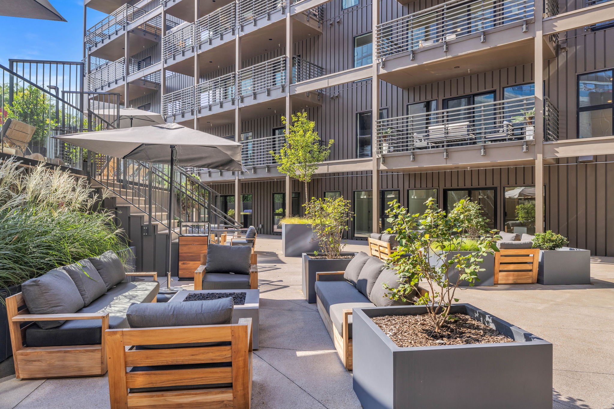 635 7th Ave, S Unit: 409