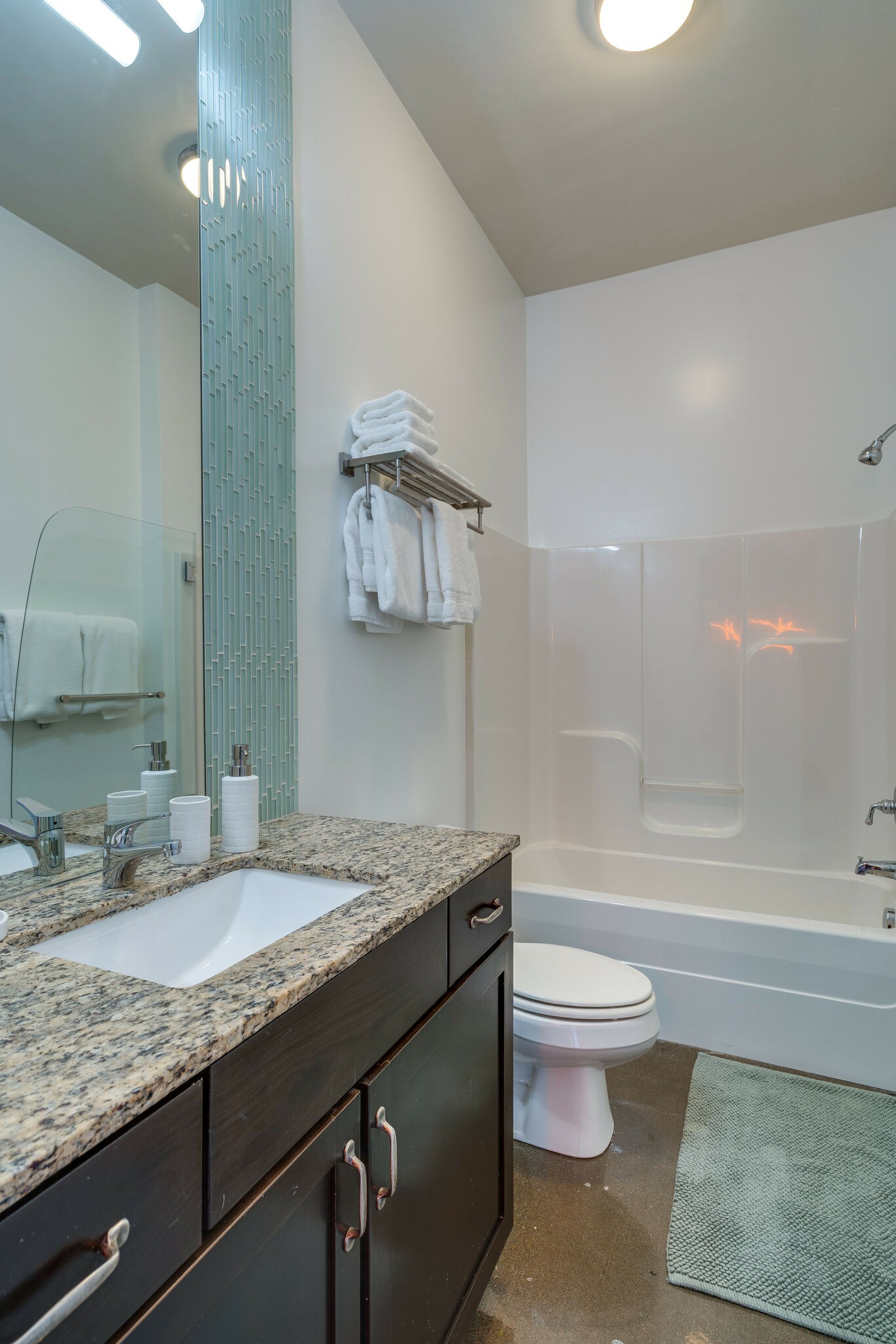 210 30th Ave, N Unit: 100