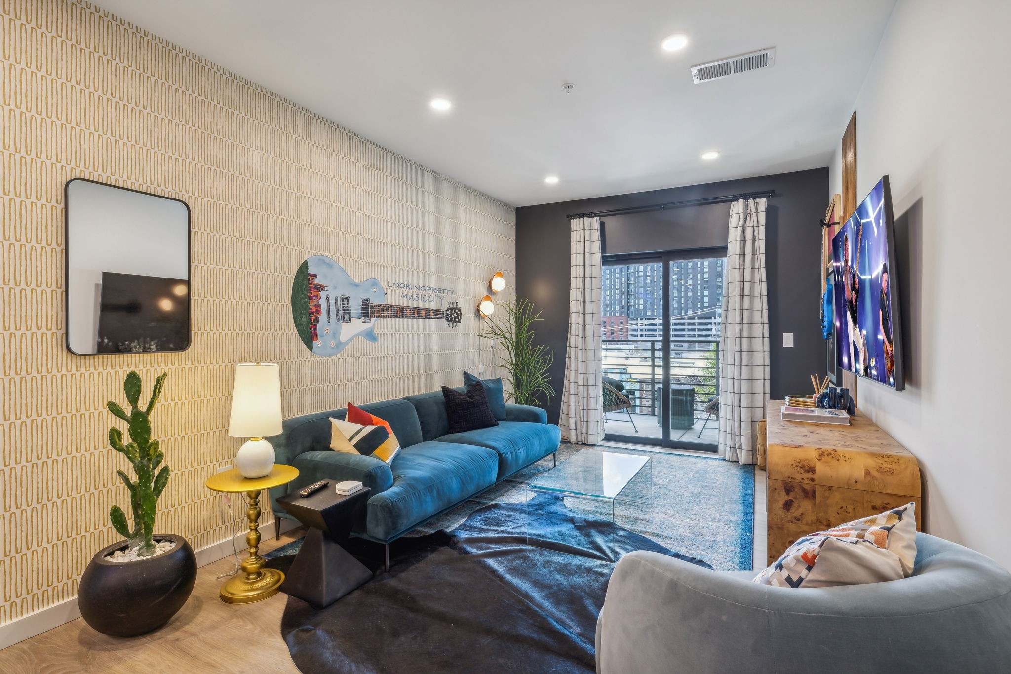 635 7th Ave, S Unit: 512