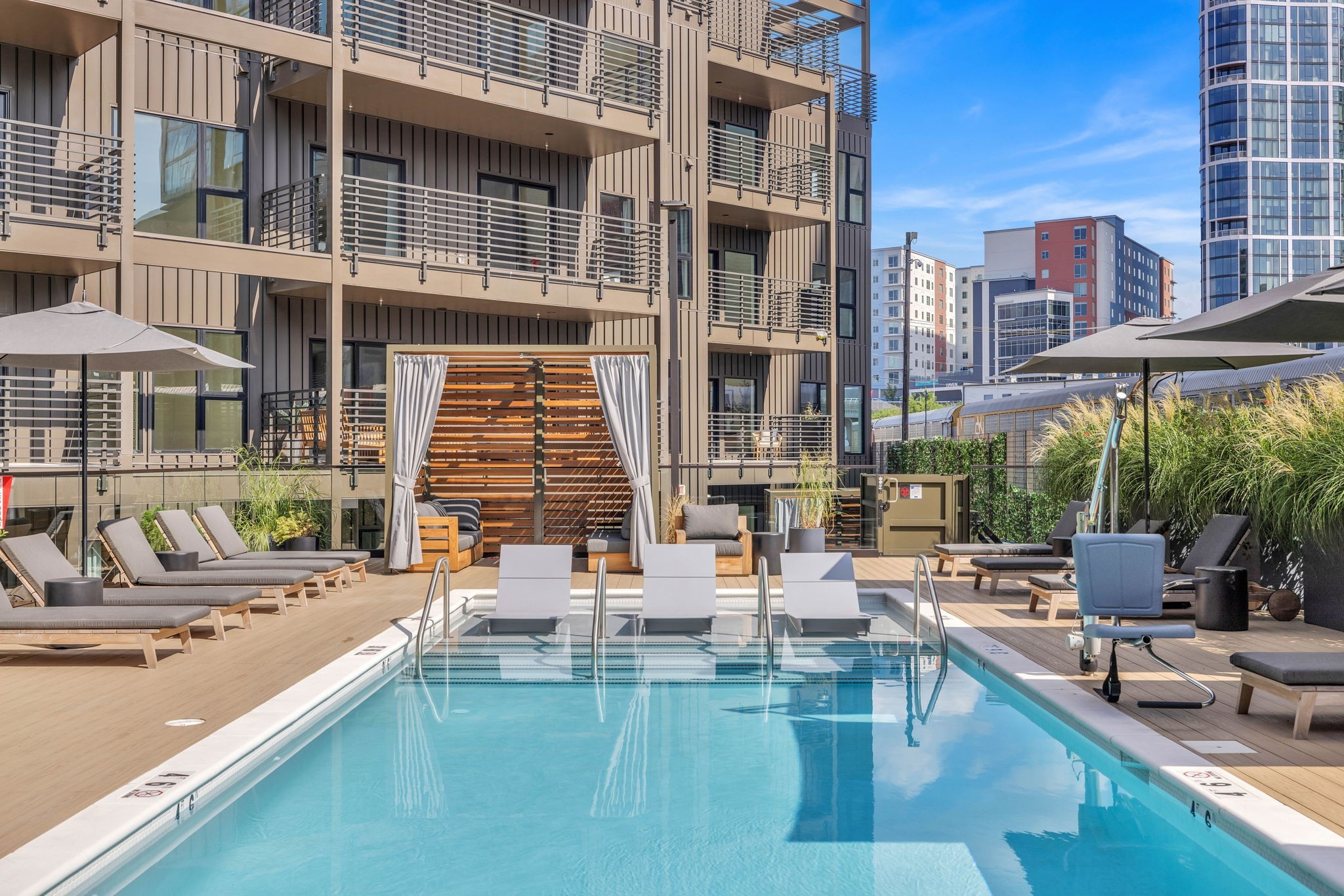 635 7th Ave, S Unit: 617