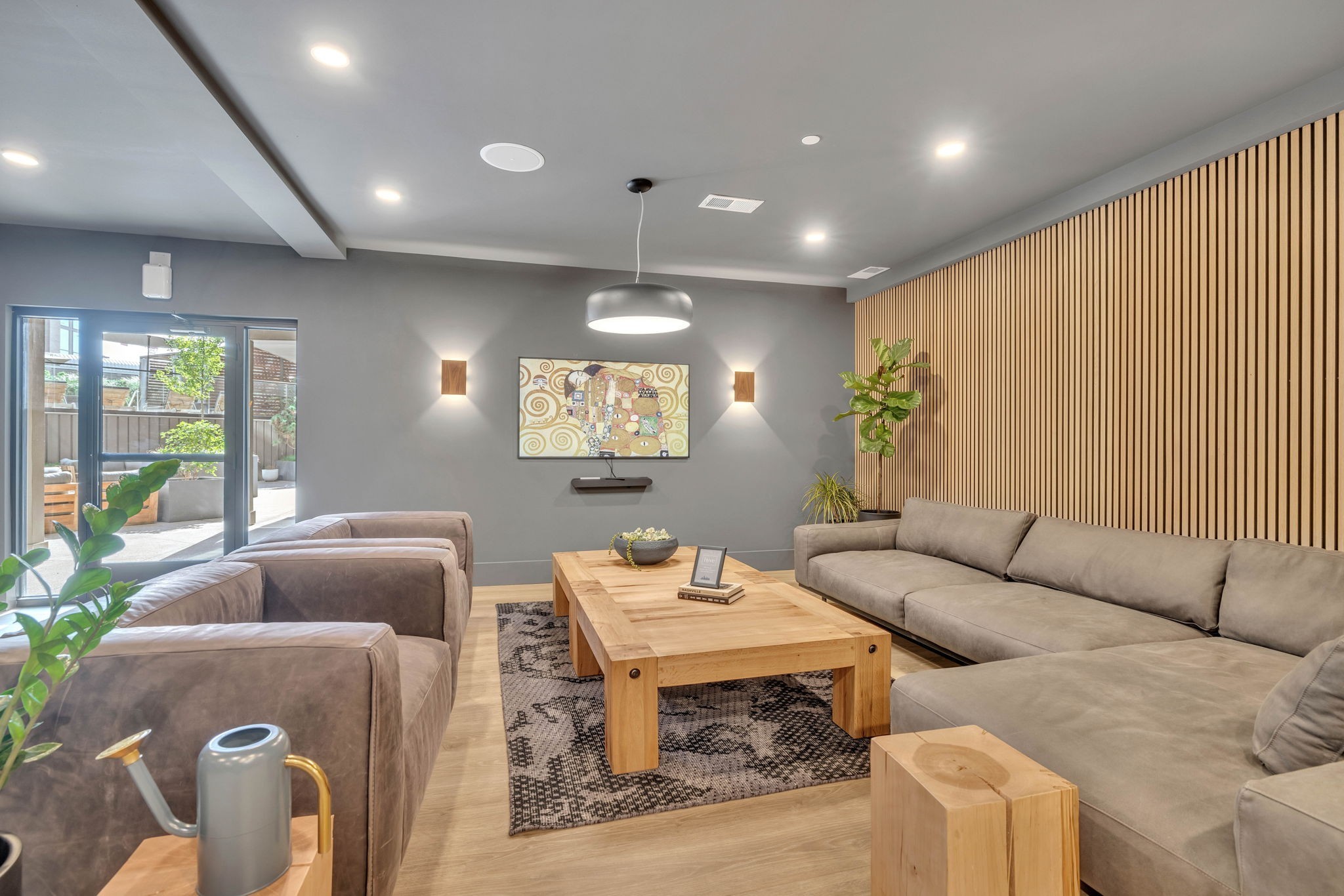 635 7th Ave, S Unit: 617