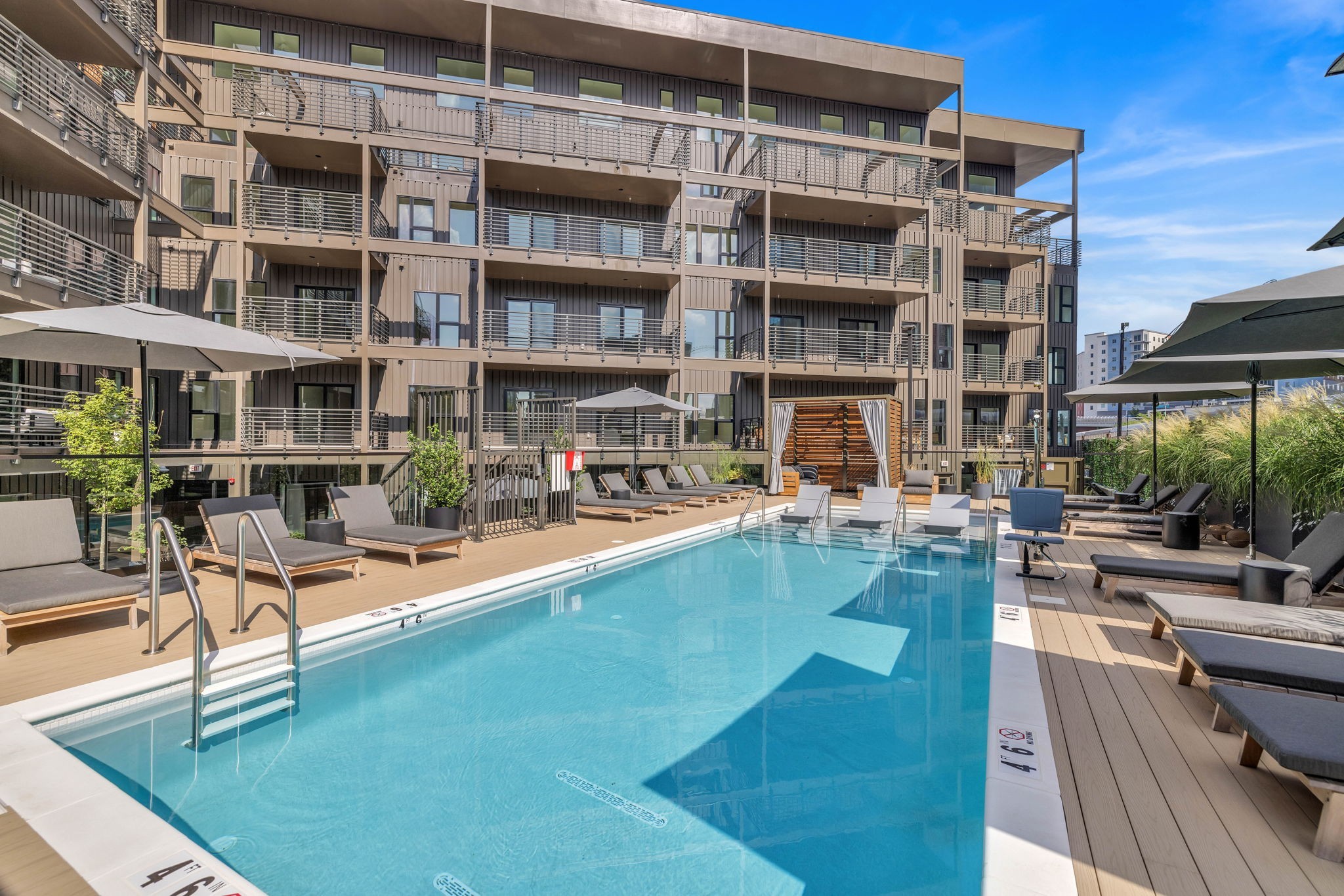 635 7th Ave, S Unit: 617