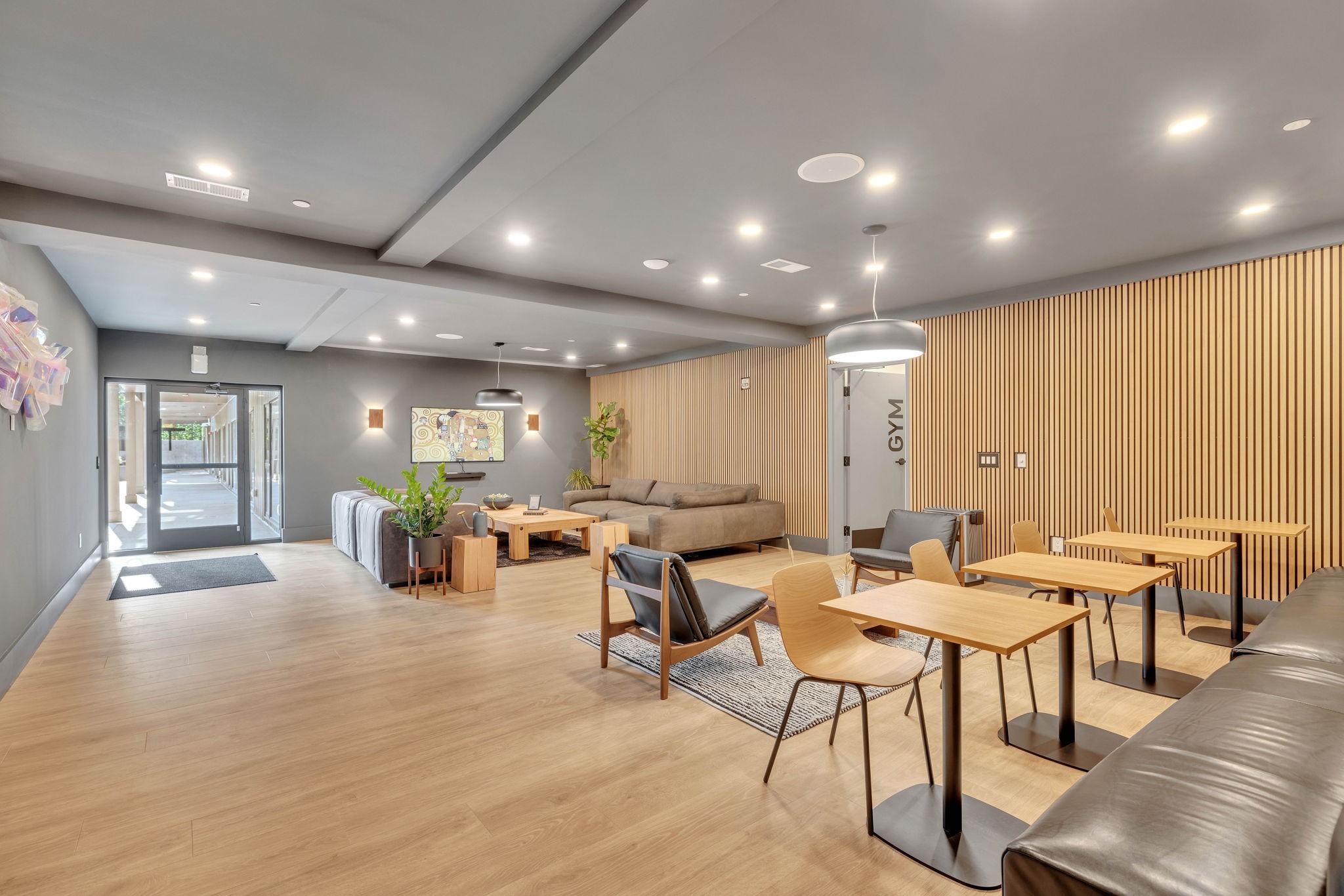 635 7th Ave, S Unit: 617