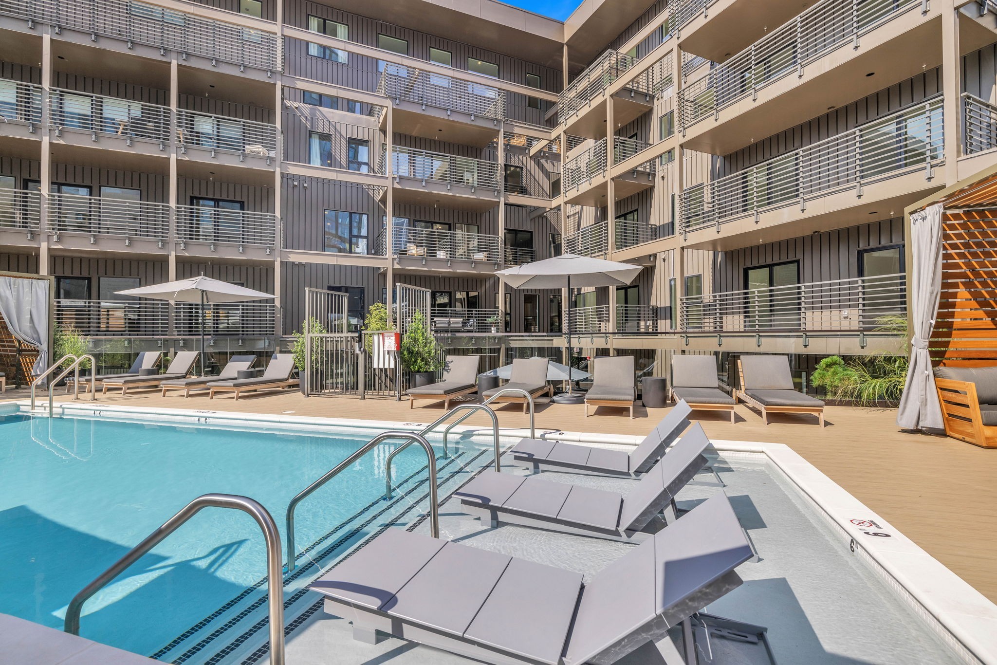 635 7th Ave, S Unit: 617
