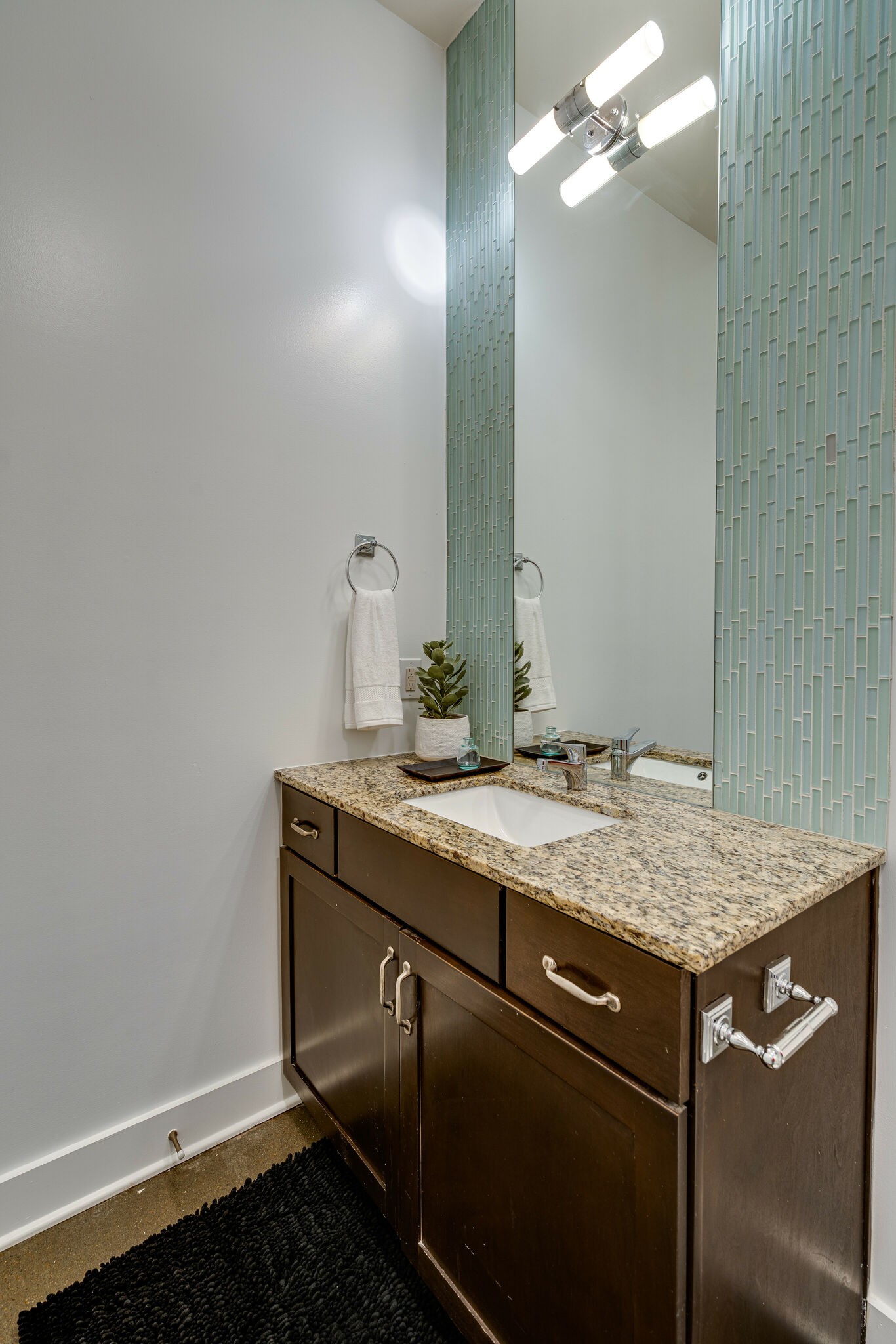 210 30th Ave, N Unit: 212