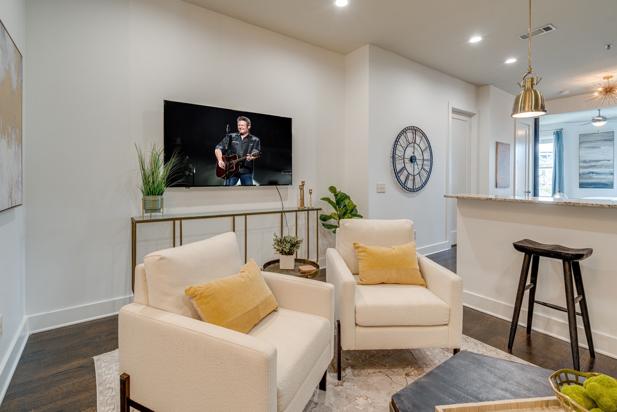 210 30th Ave, N Unit: 404