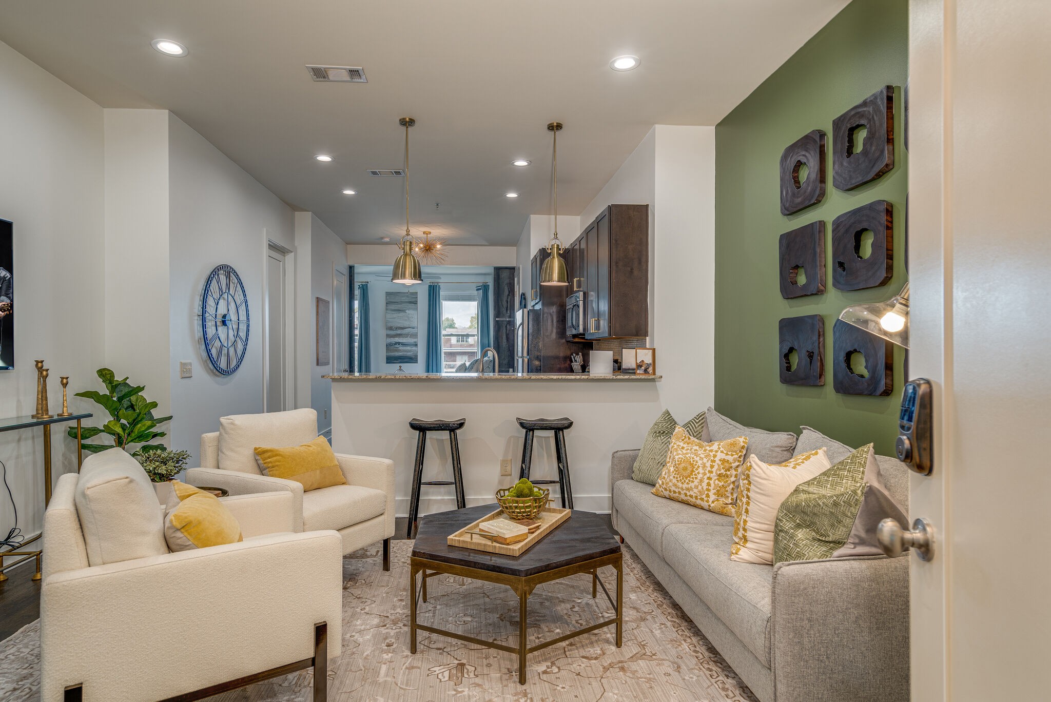 210 30th Ave, N Unit: 404