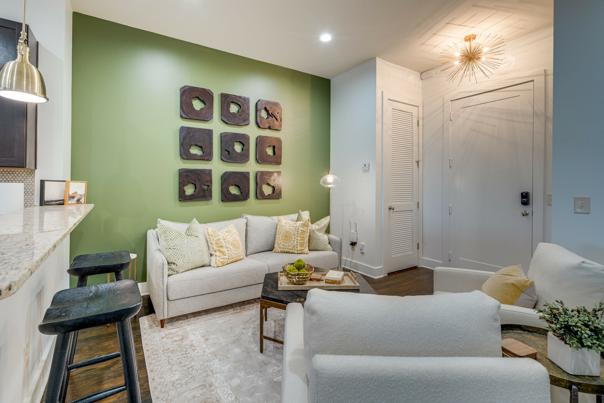210 30th Ave, N Unit: 404