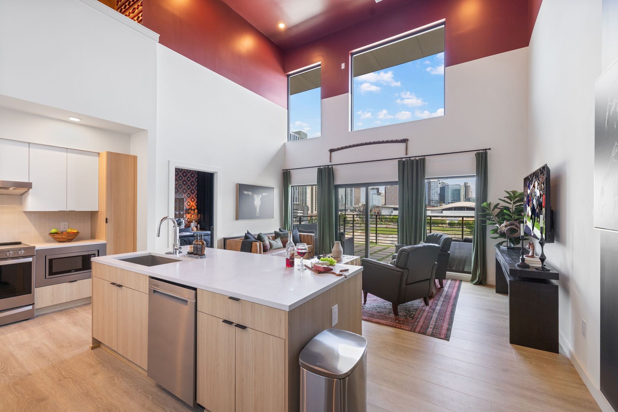 635 7th Ave, S Unit: 608
