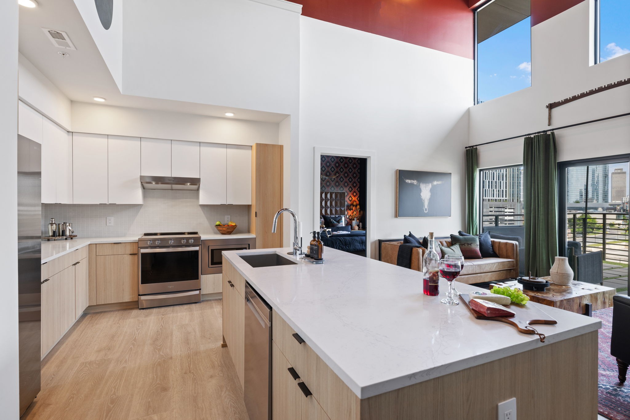 635 7th Ave, S Unit: 608