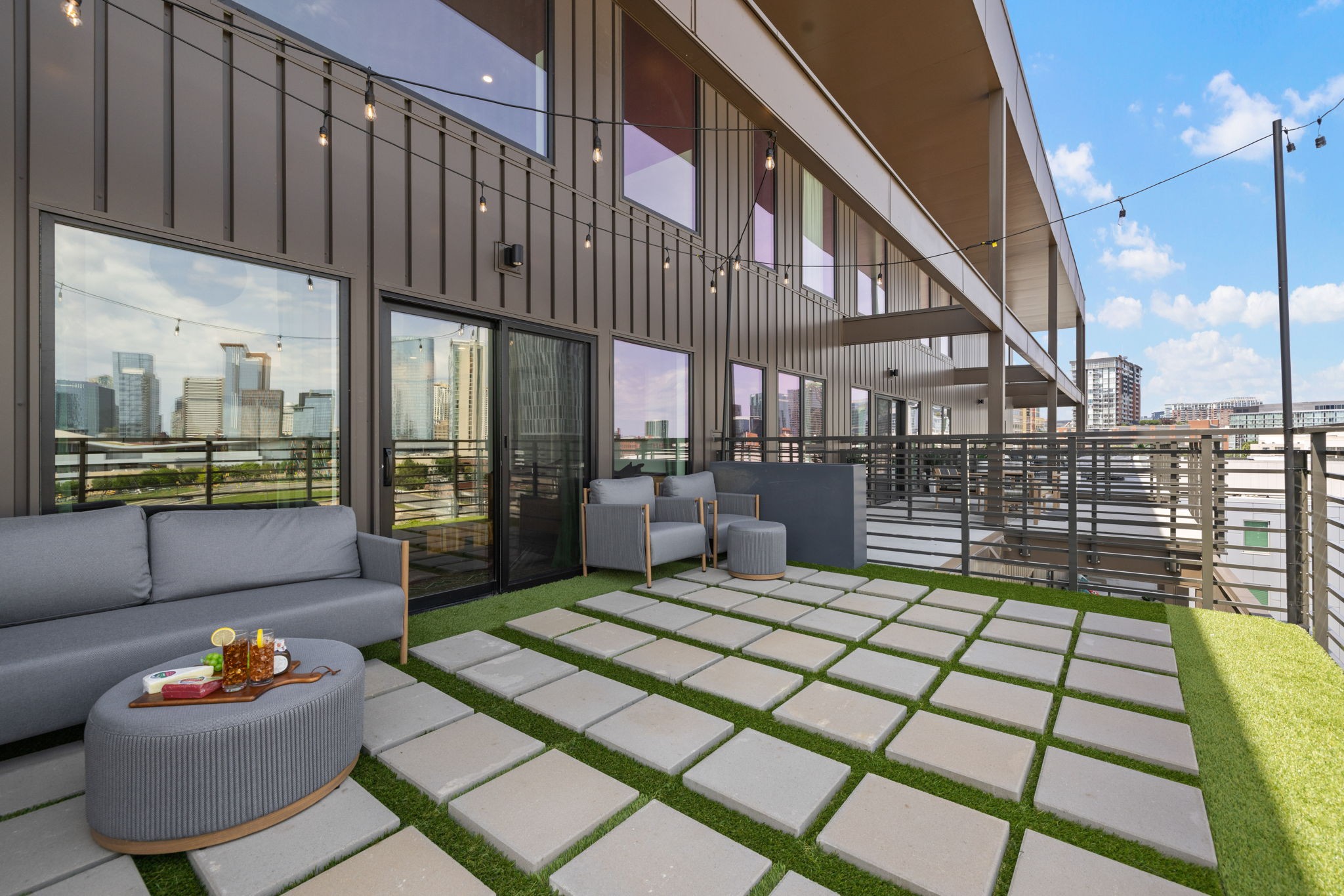 635 7th Ave, S Unit: 608