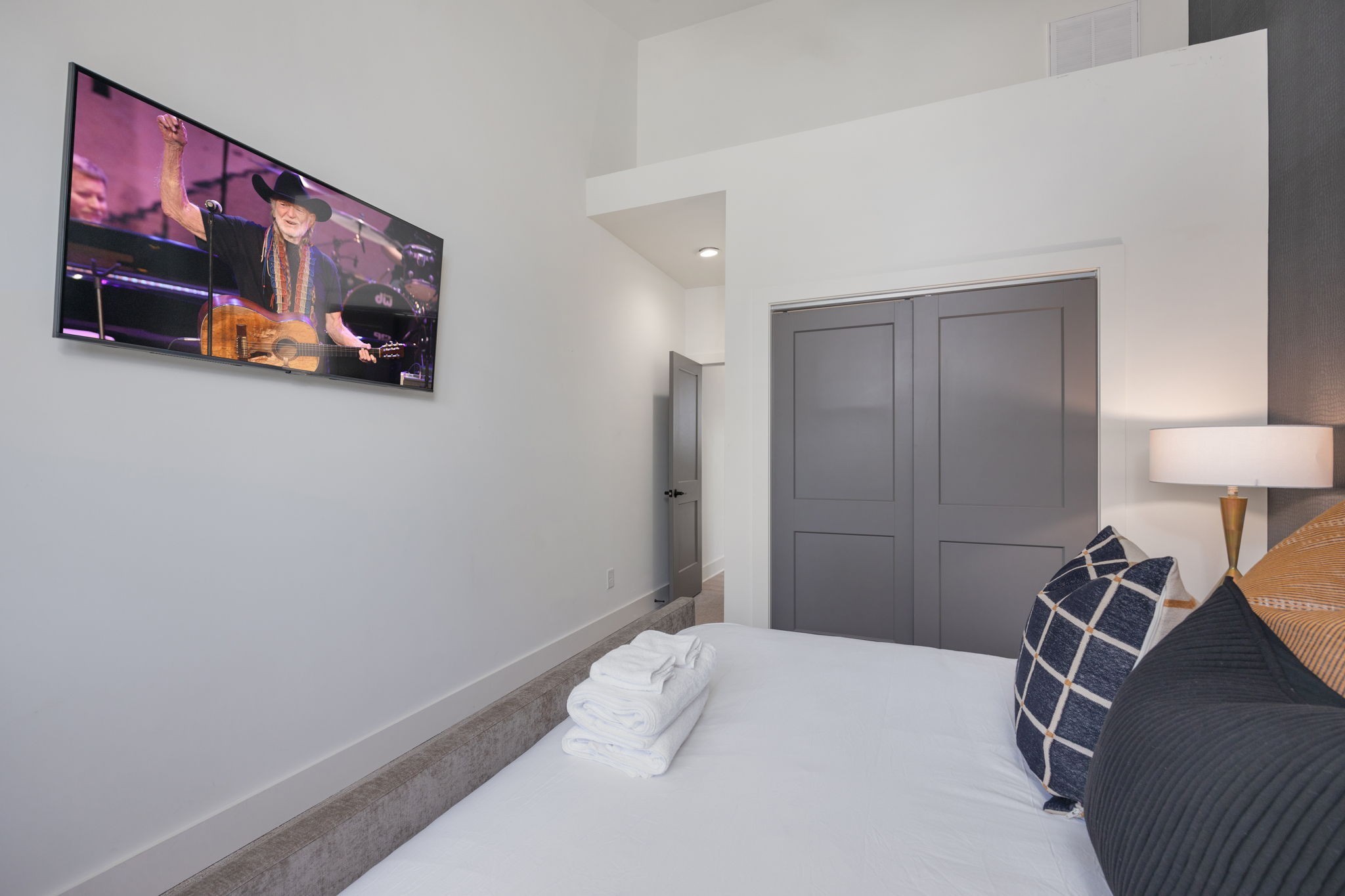 1007 Summit Ave Unit: 2