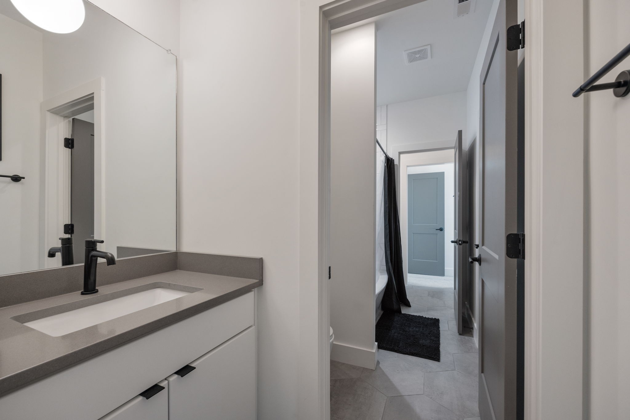 1007 Summit Ave Unit: 2