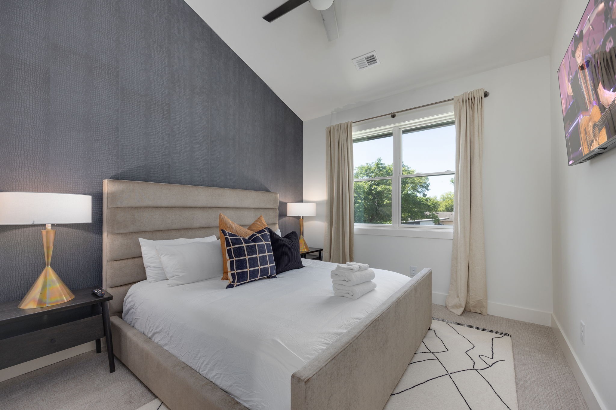 1007 Summit Ave Unit: 2