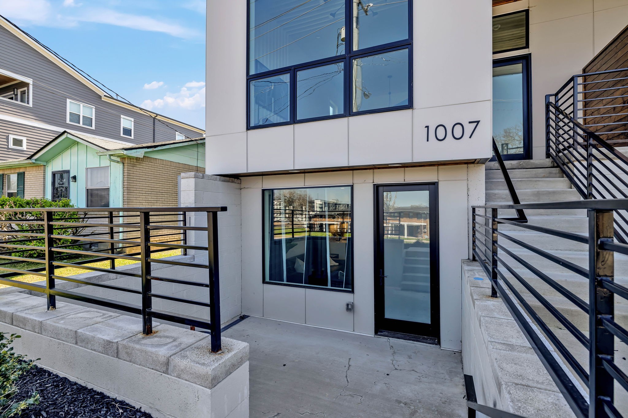 1007 Summit Ave Unit: 1