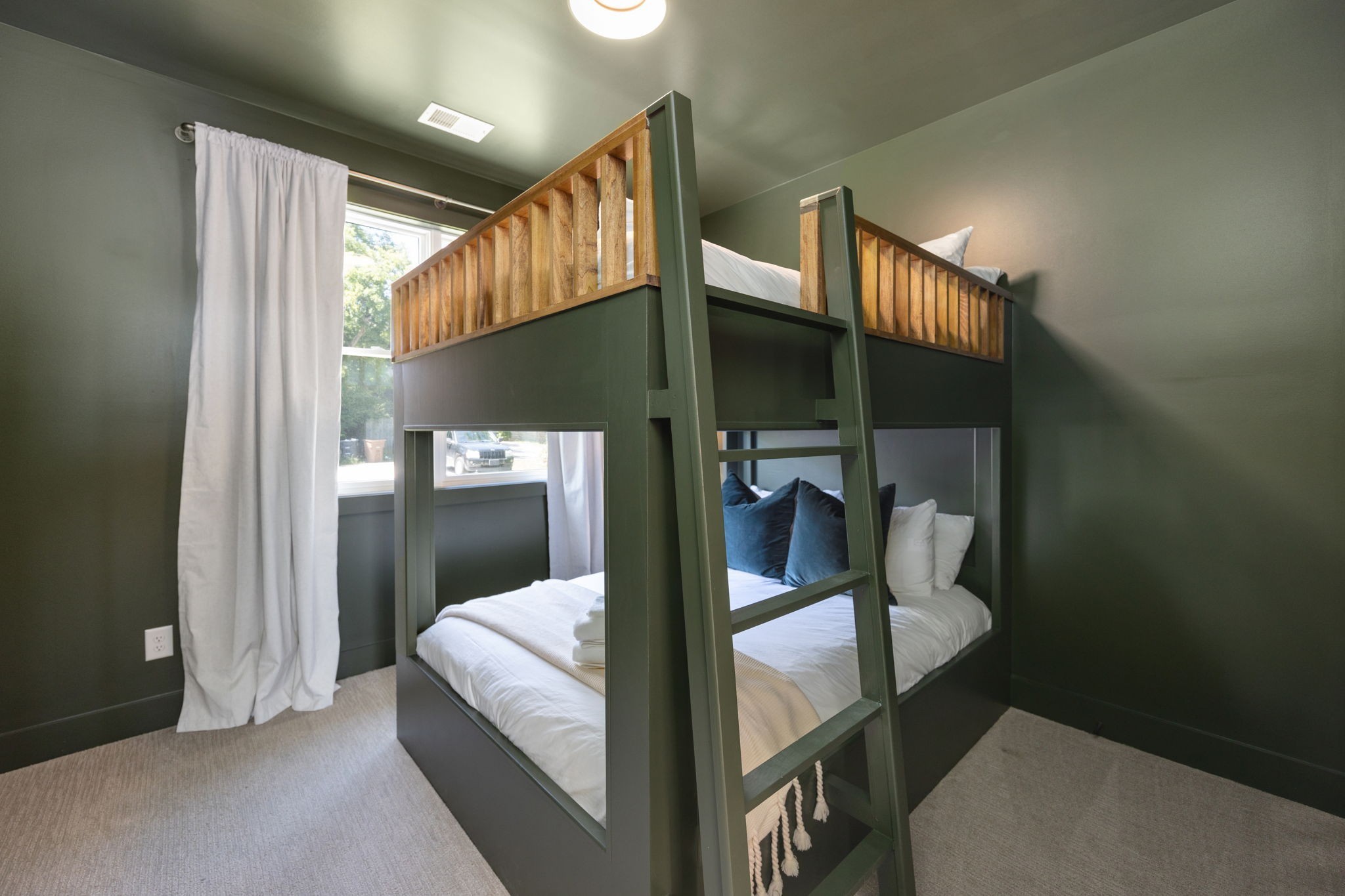 1009 Summit Ave Unit: 3