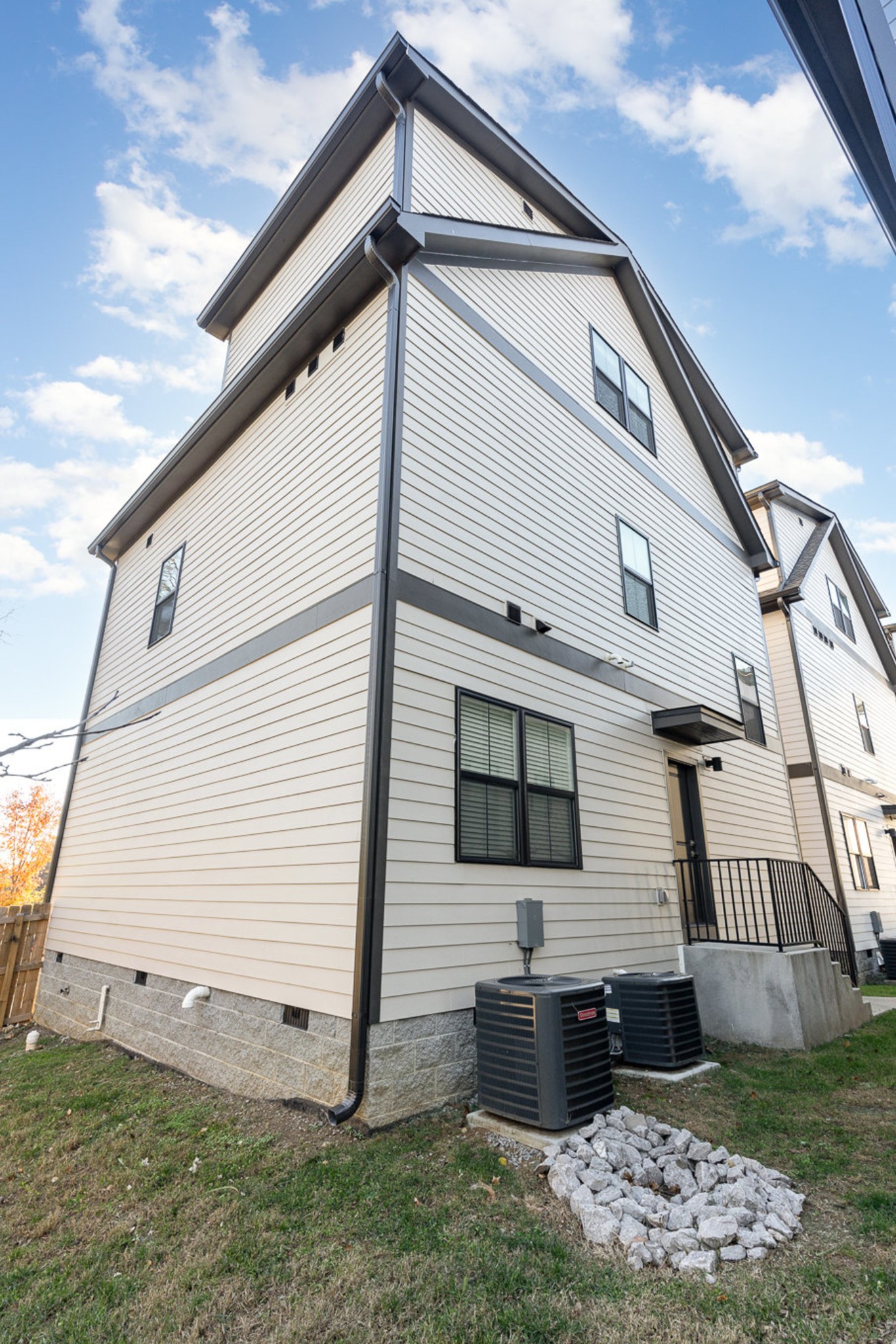 405 Marshall St Unit: 3