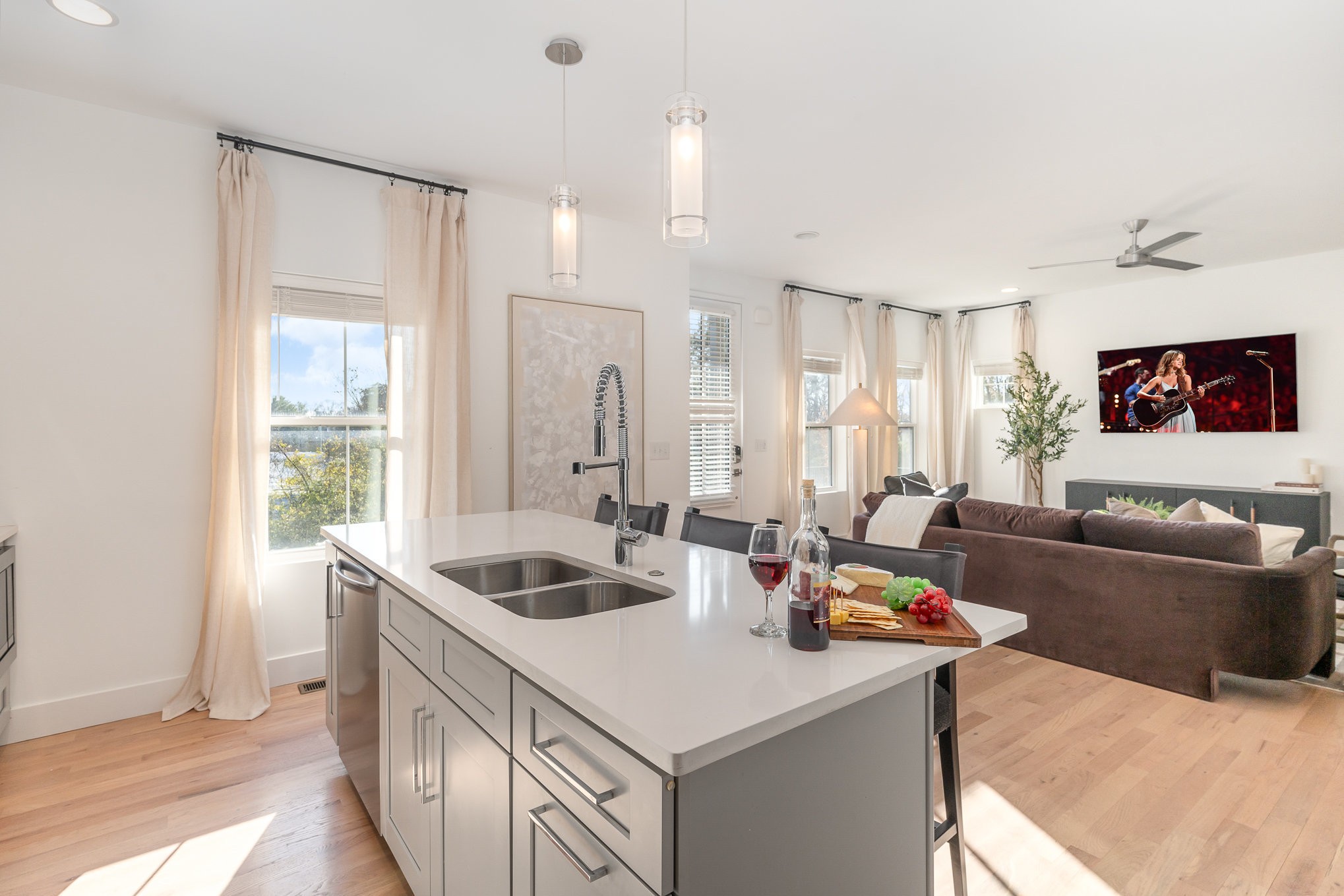 405 Marshall St Unit: 3