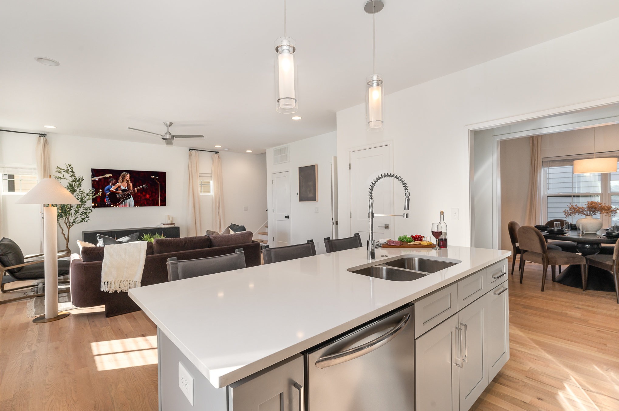 405 Marshall St Unit: 3