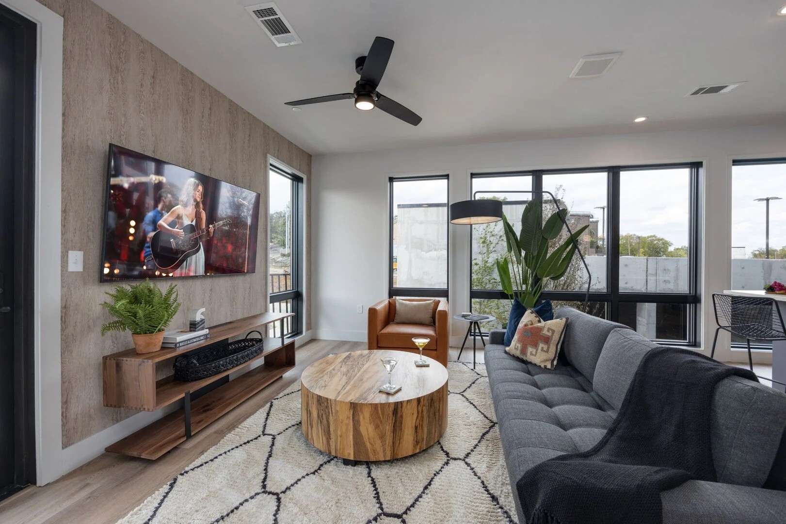 303 31st Ave, N Unit: 302
