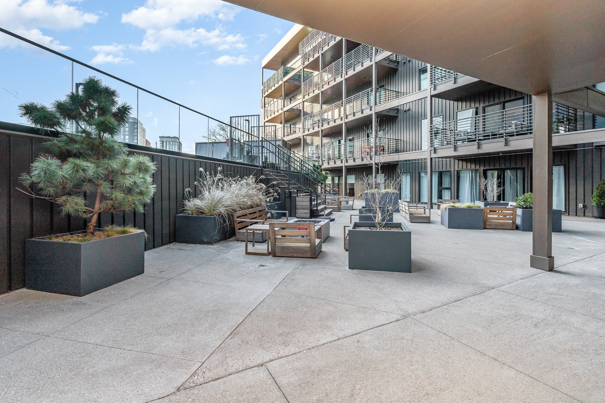 635 7th Ave, S Unit: 214