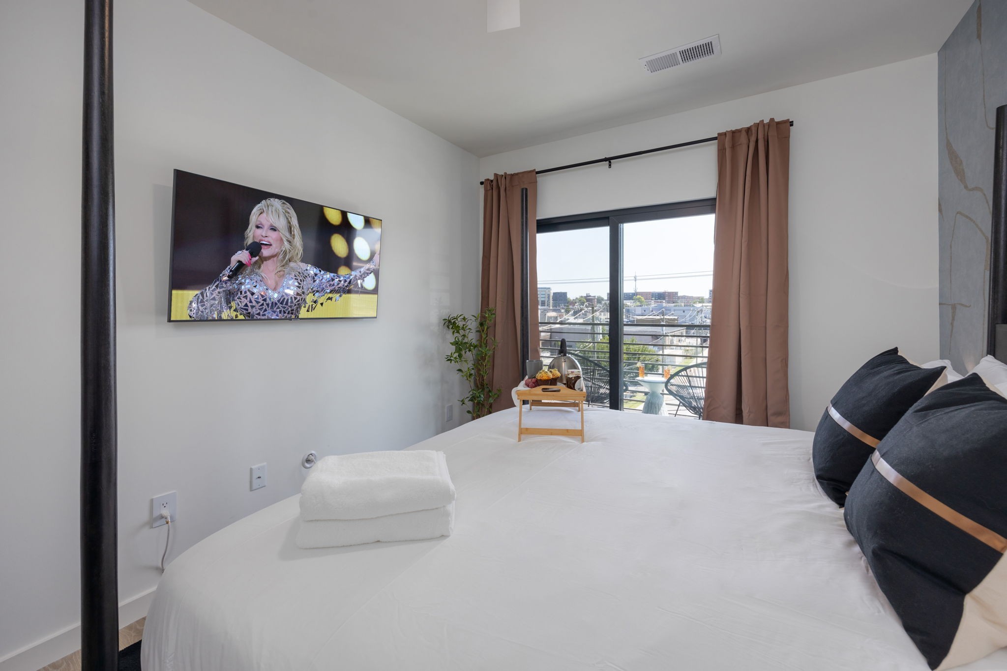 635 7th Ave, S Unit: 312