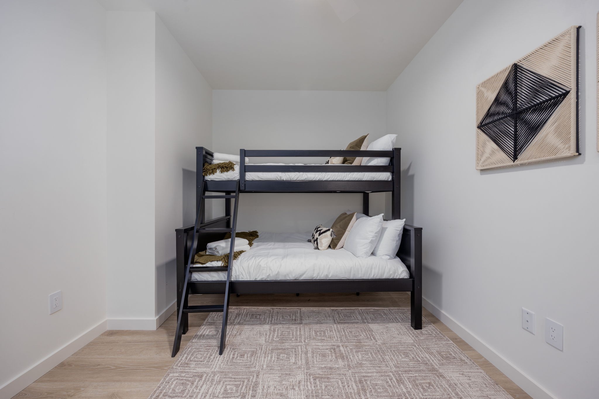 635 7th Ave, S Unit: 312