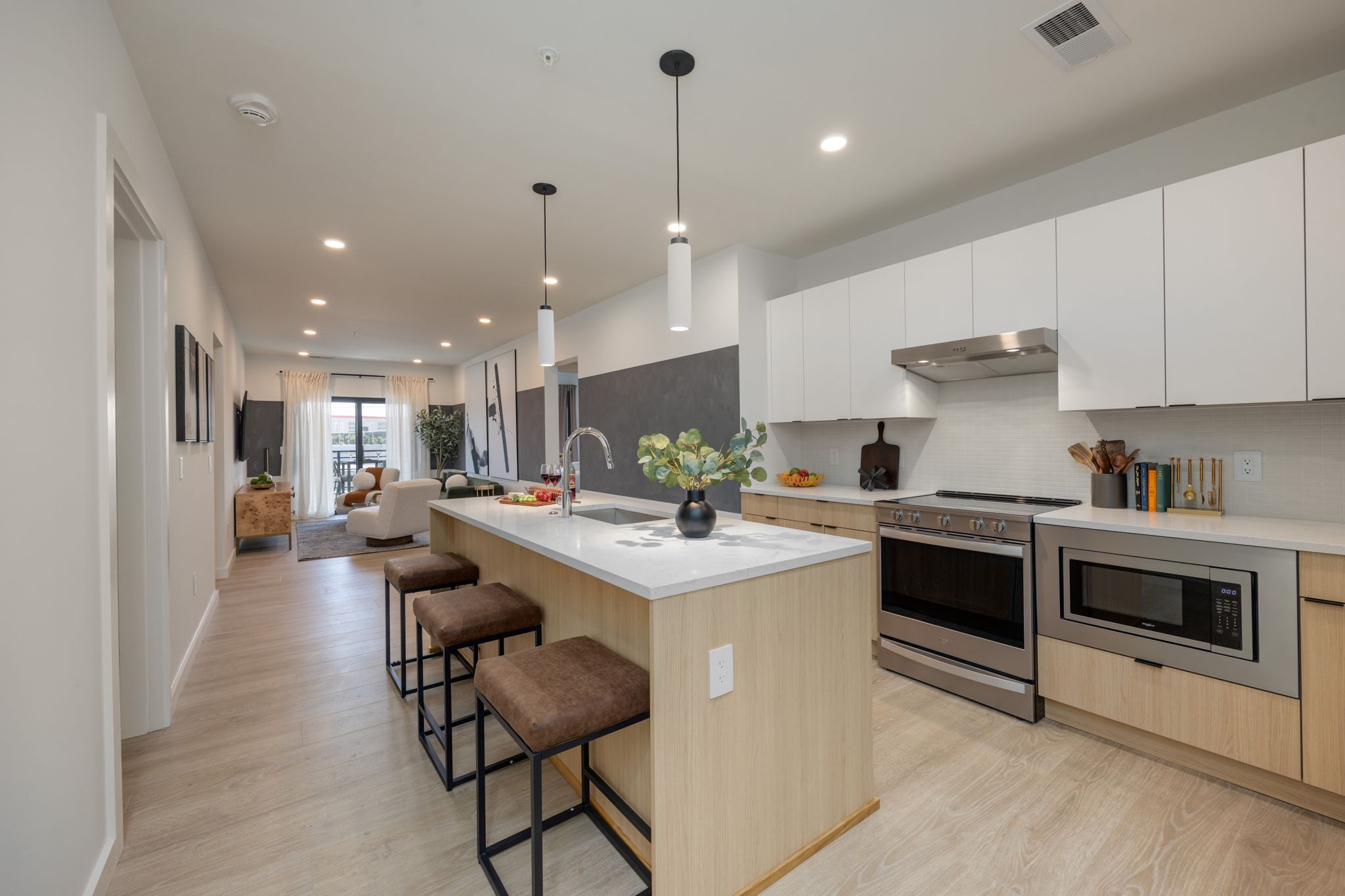 635 7th Ave, S Unit: 312
