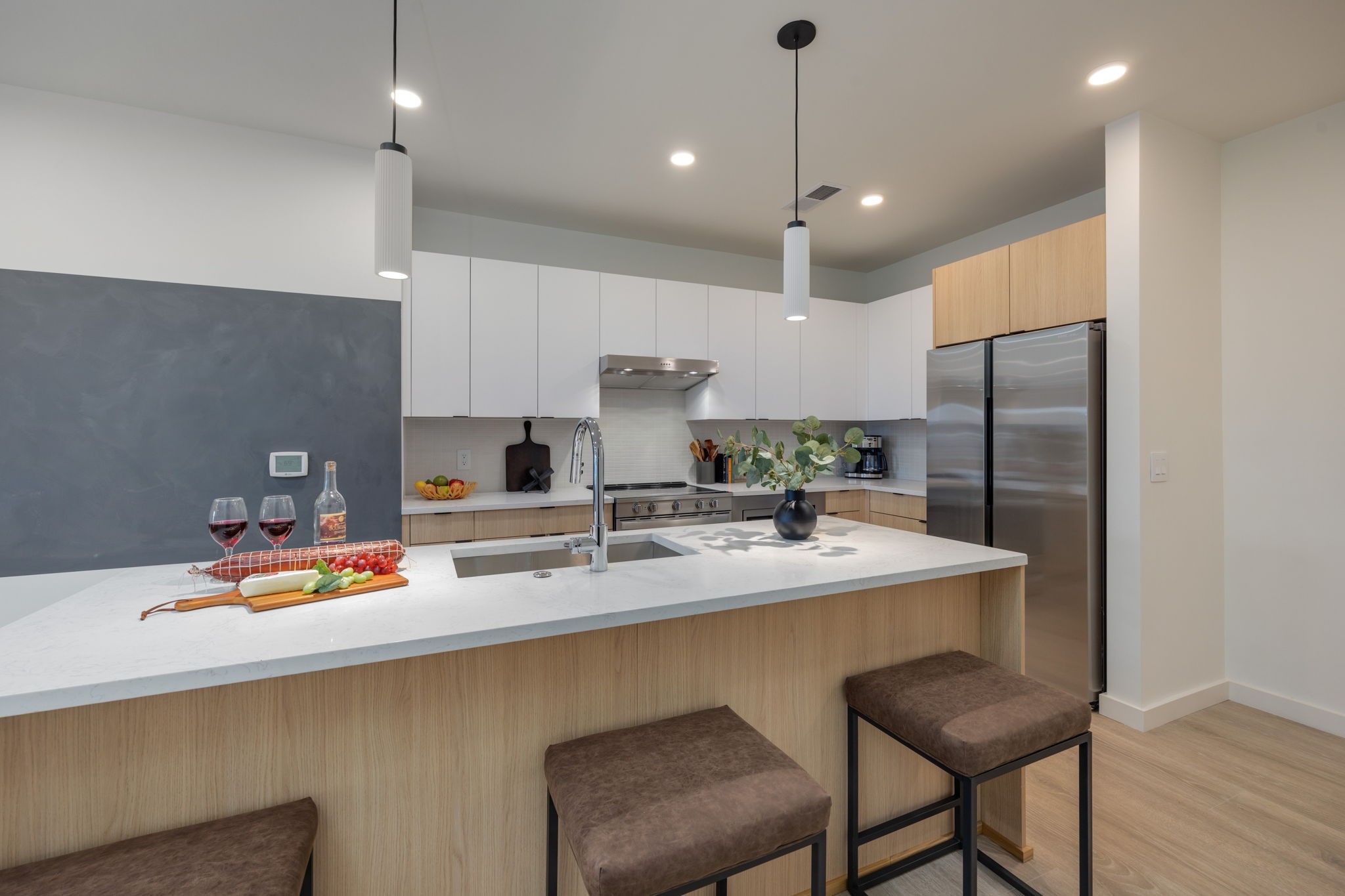 635 7th Ave, S Unit: 312