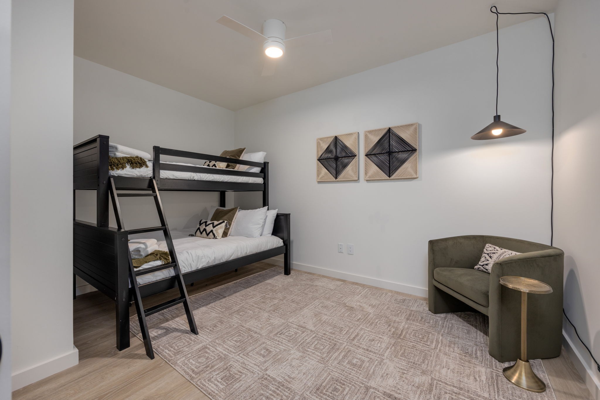 635 7th Ave, S Unit: 312