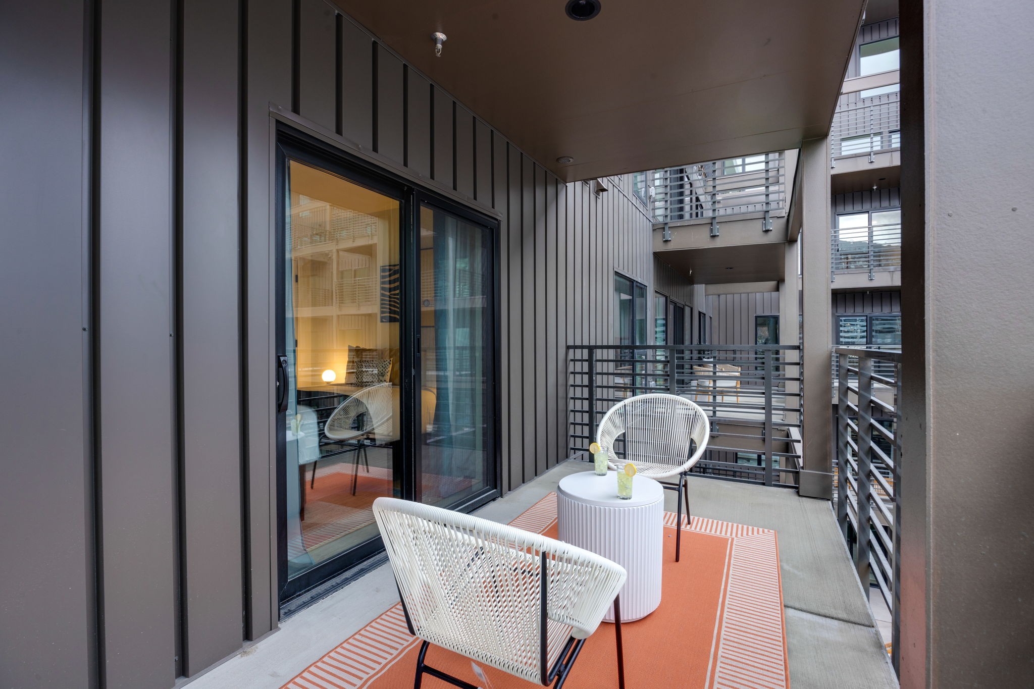 635 7th Ave, S Unit: 402
