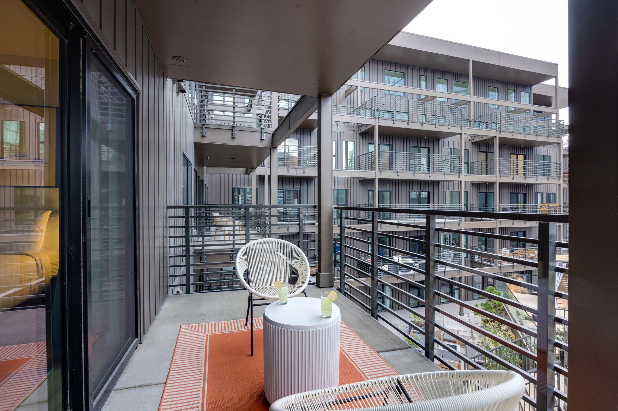 635 7th Ave, S Unit: 402