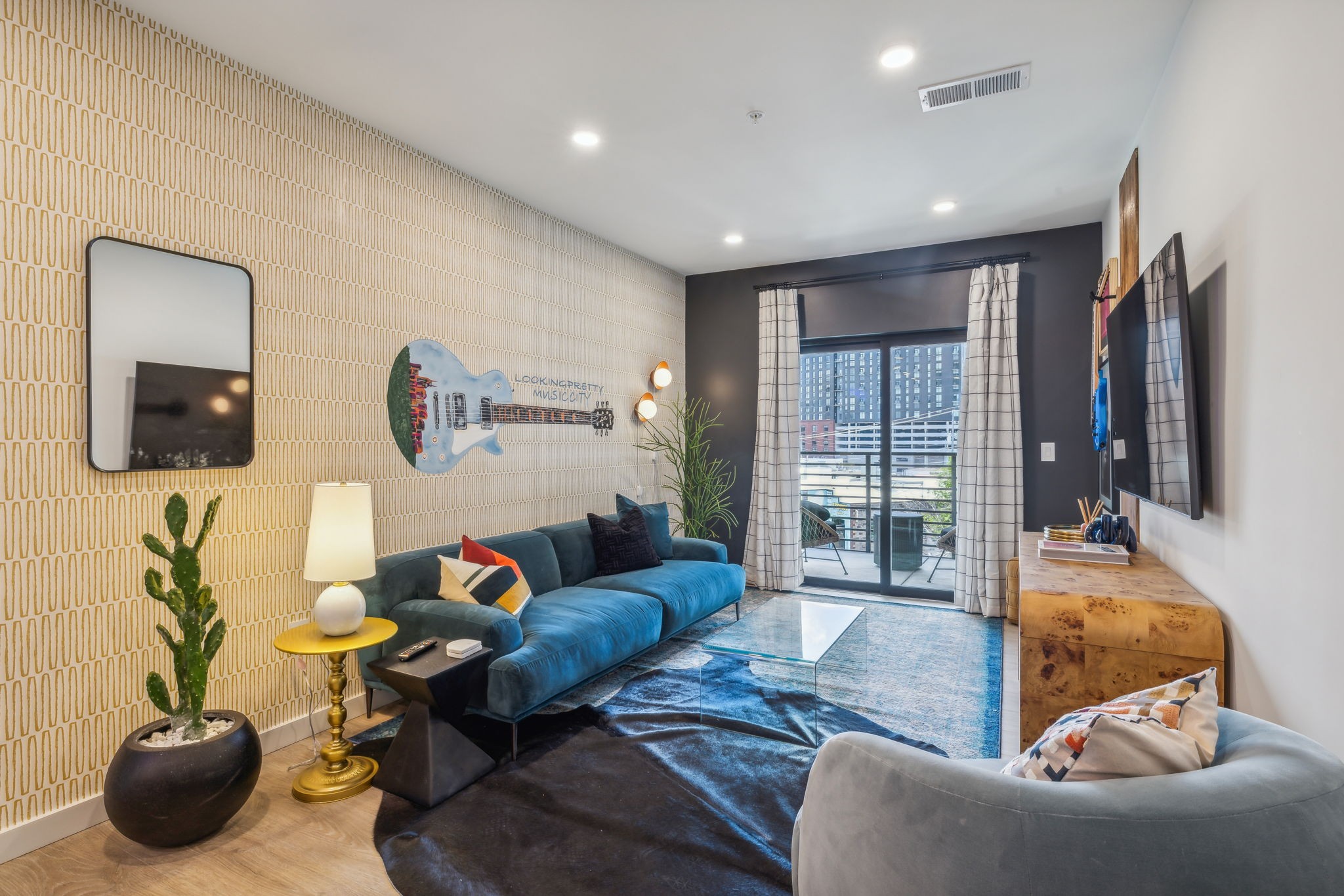 635 7th Ave, S Unit: 512