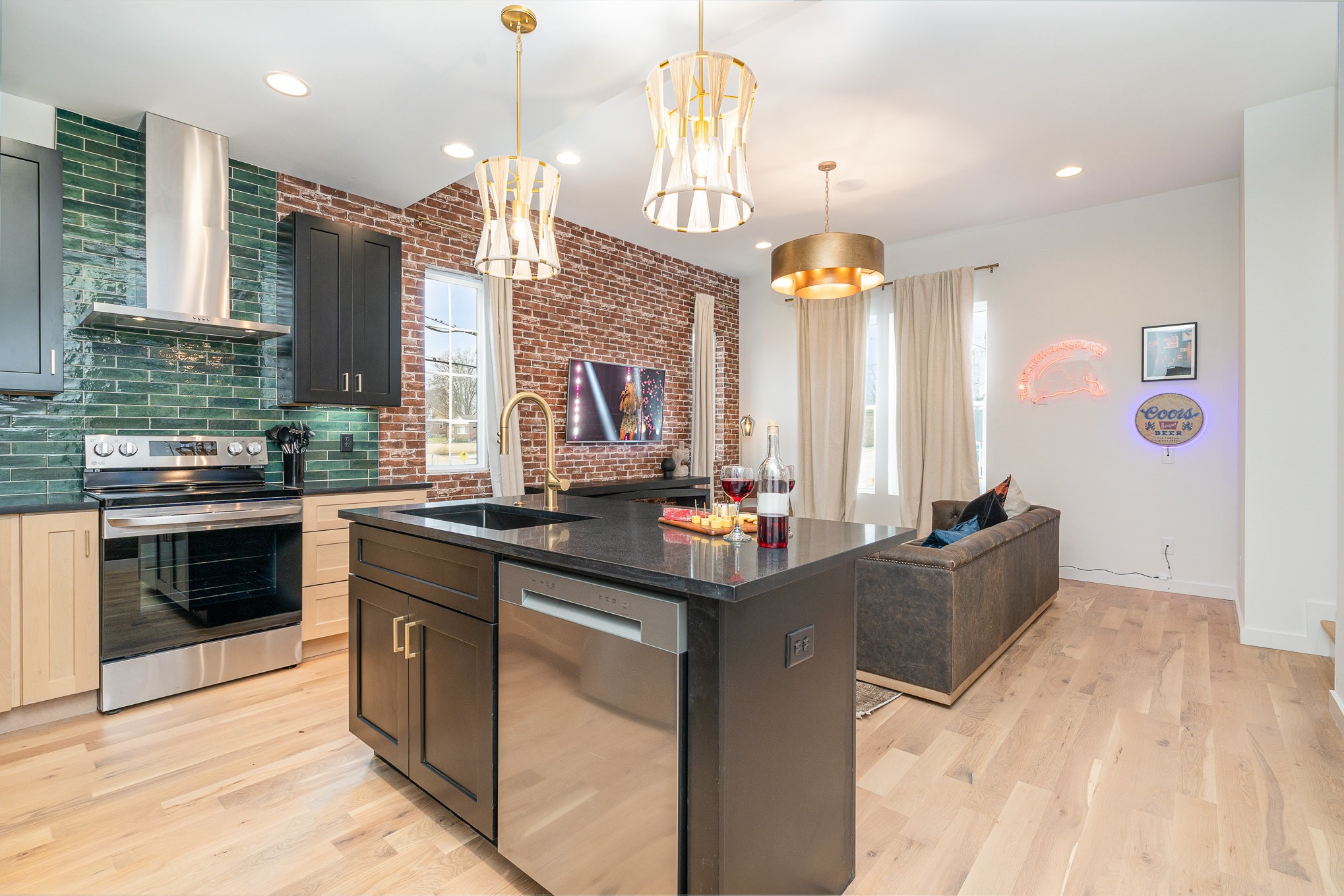 2000 S Hamilton Rd Unit: 1
