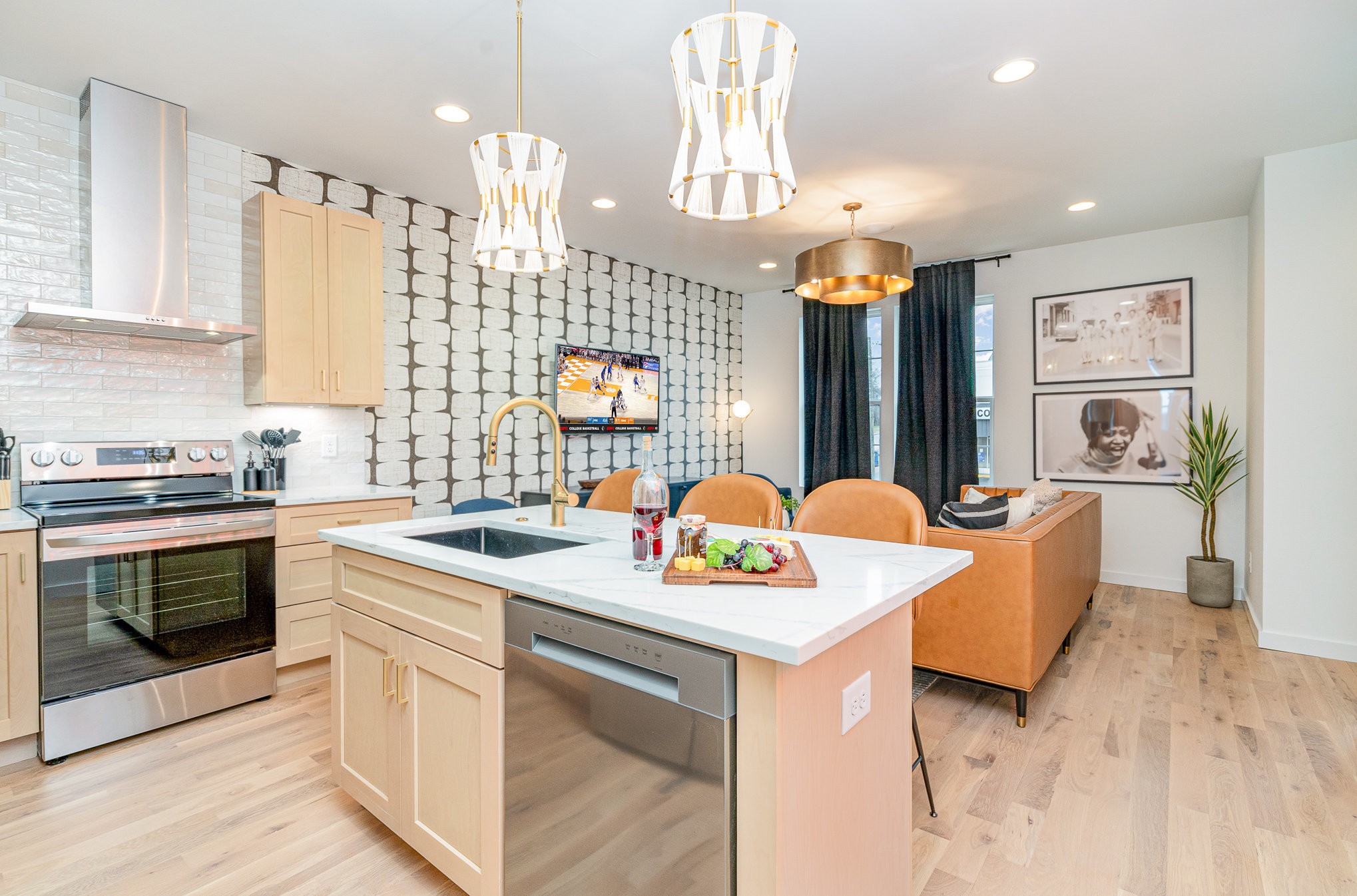 2000 S Hamilton Rd Unit: 2