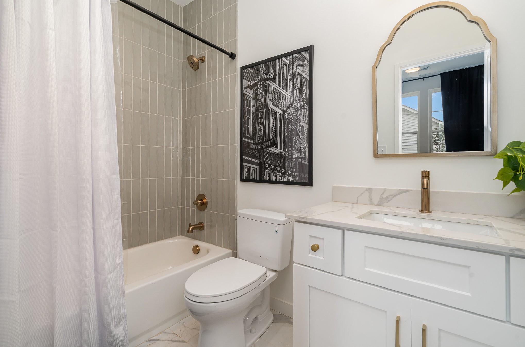 2000 S Hamilton Rd Unit: 16