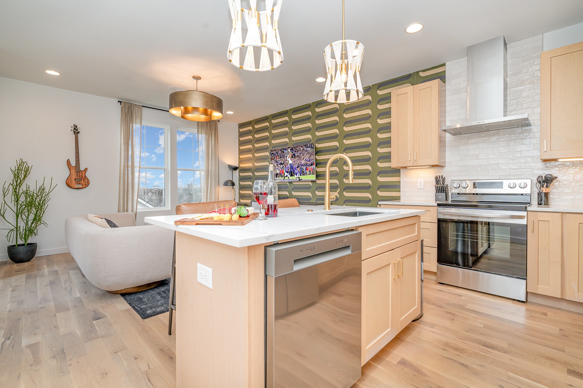 2000 S Hamilton Rd Unit: 16