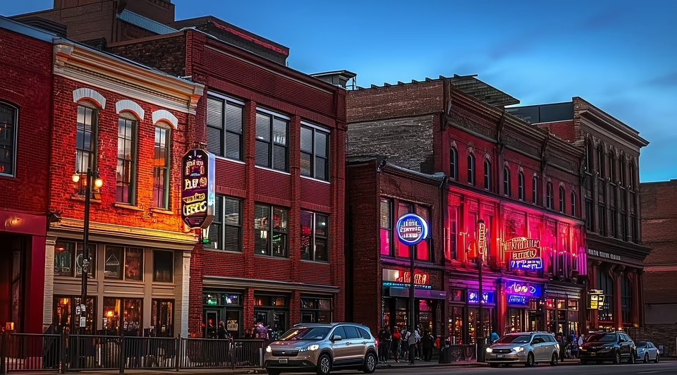 160 2nd Ave, N Unit: 204