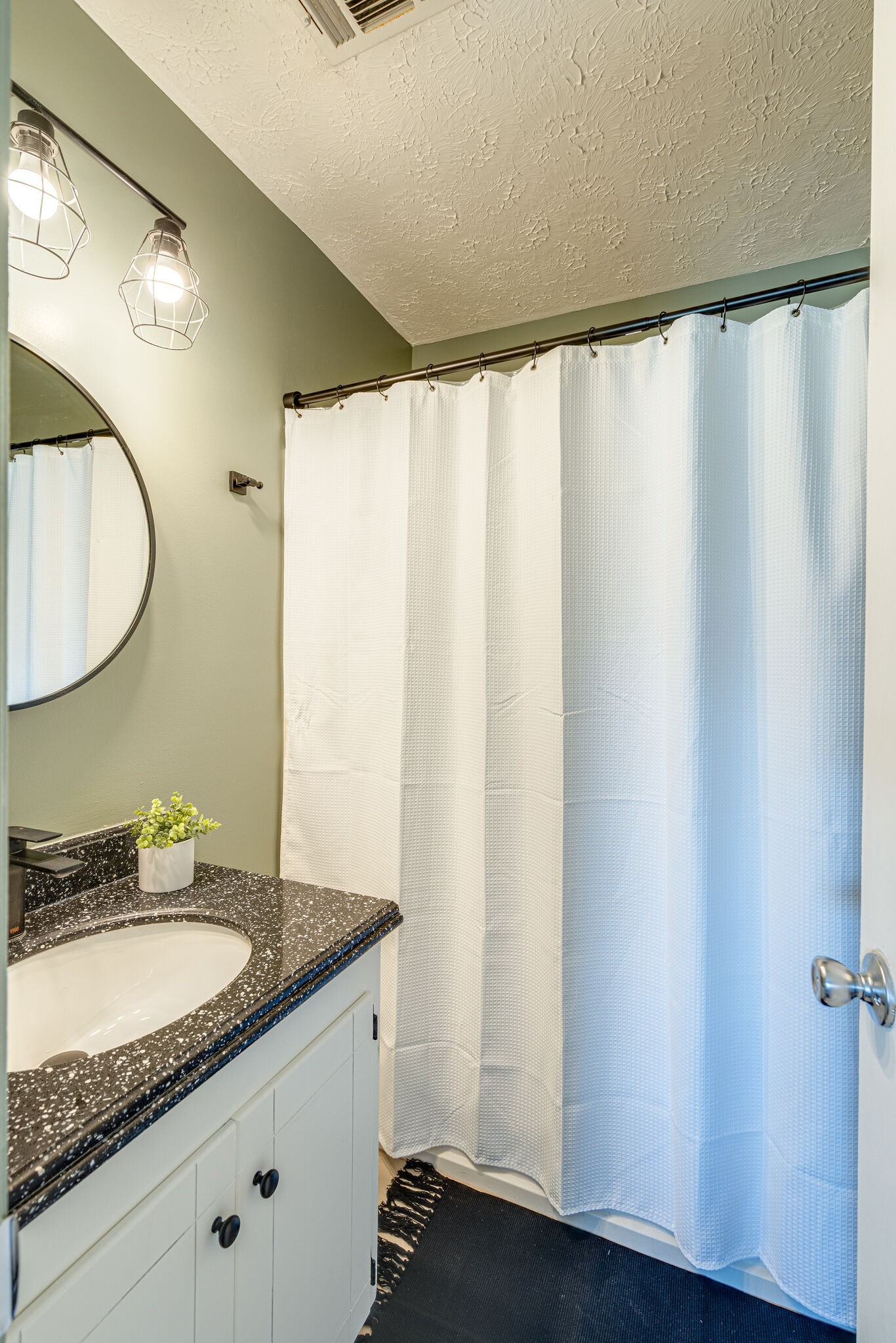 1808 State St Unit: 208