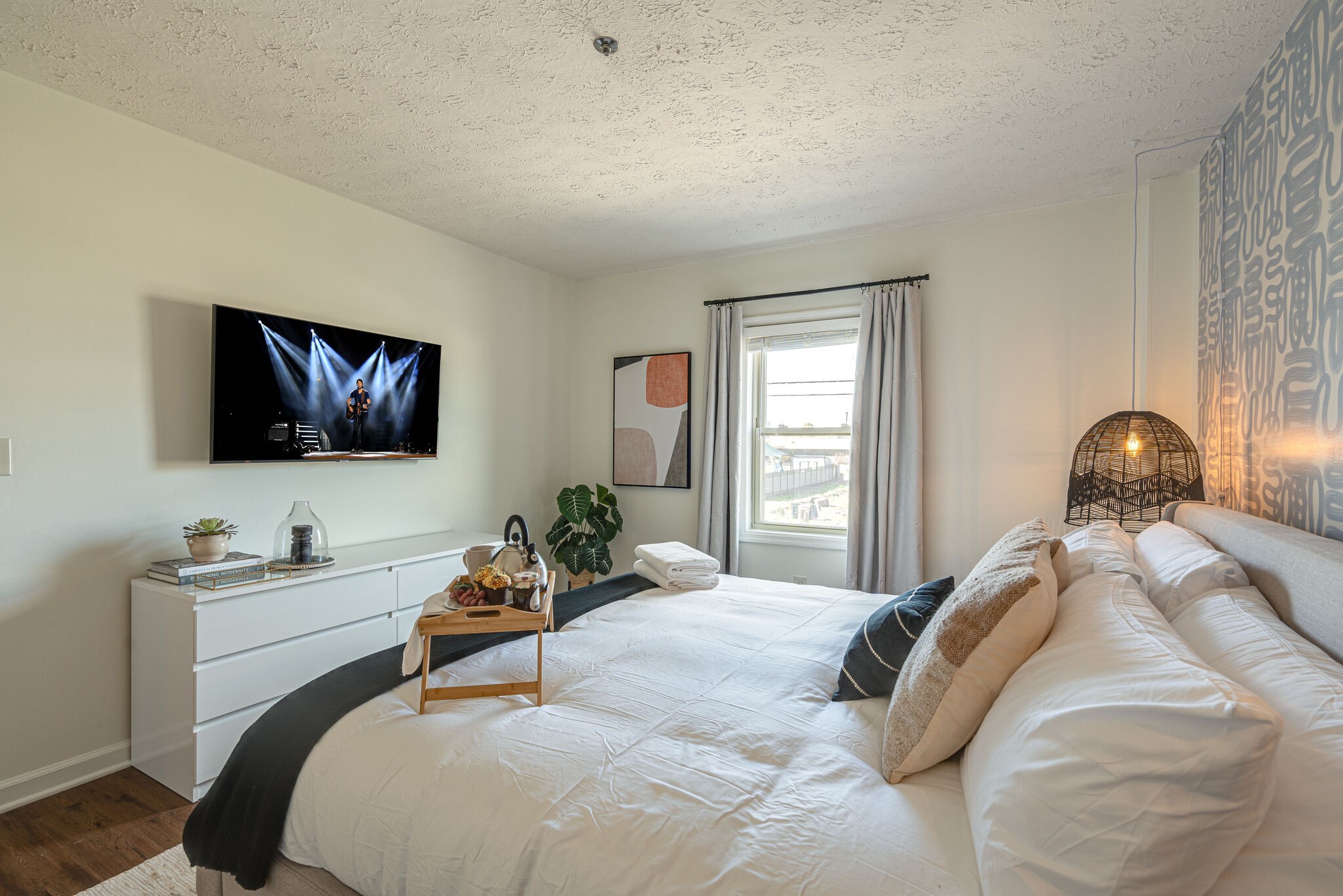 1808 State St Unit: 208