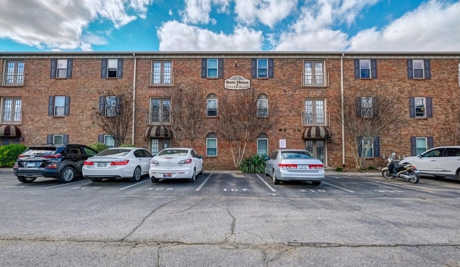 1808 State St Unit: 208