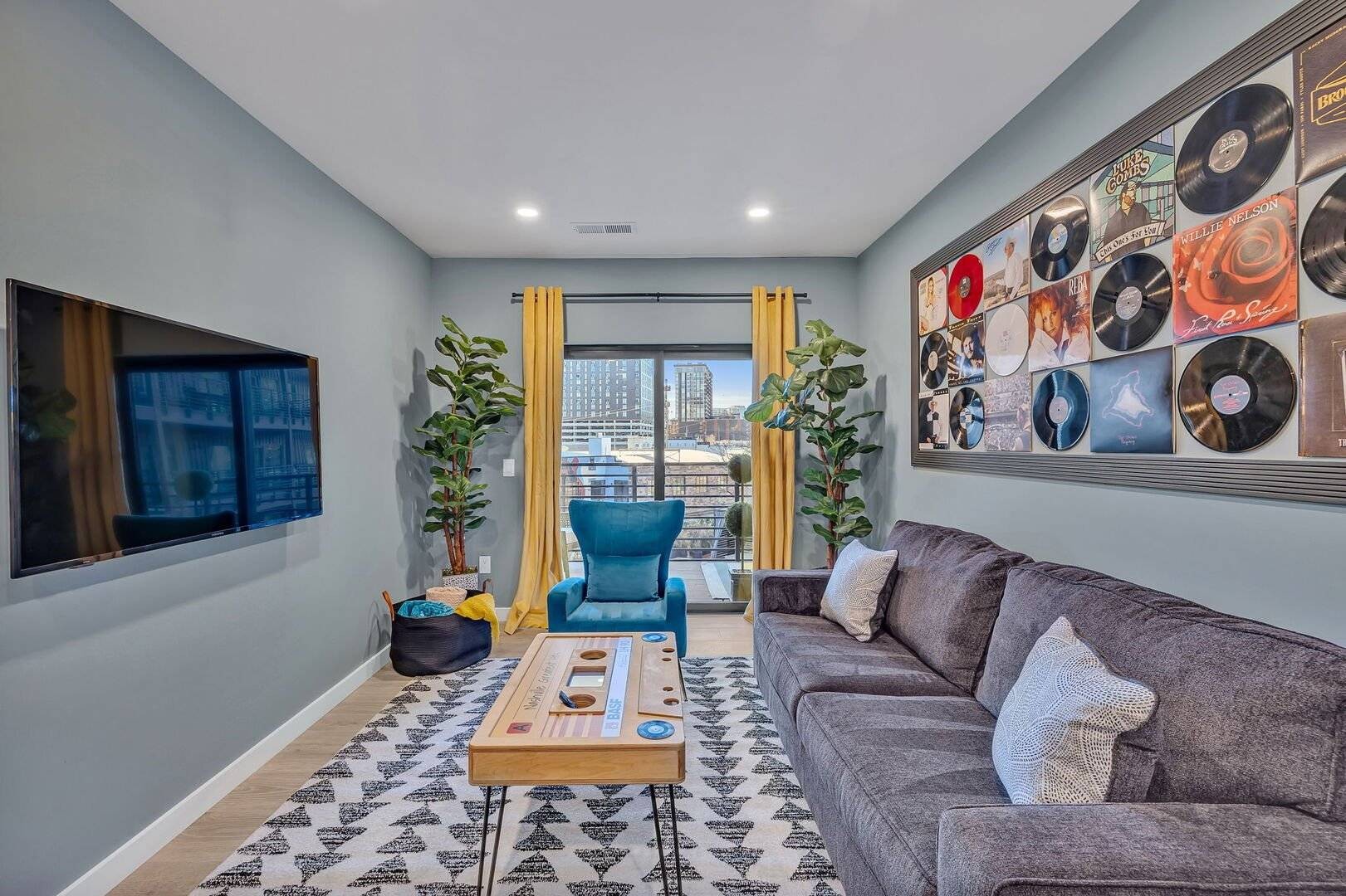 635 7th Ave, S Unit: 414